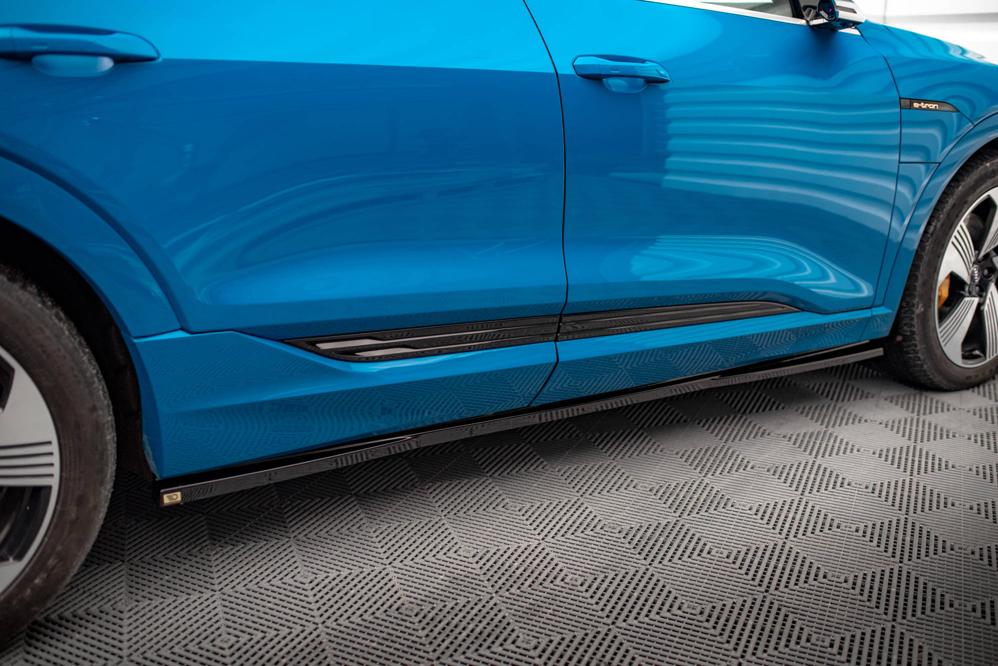 Side Skirts Diffusers Audi e-tron - Image 3