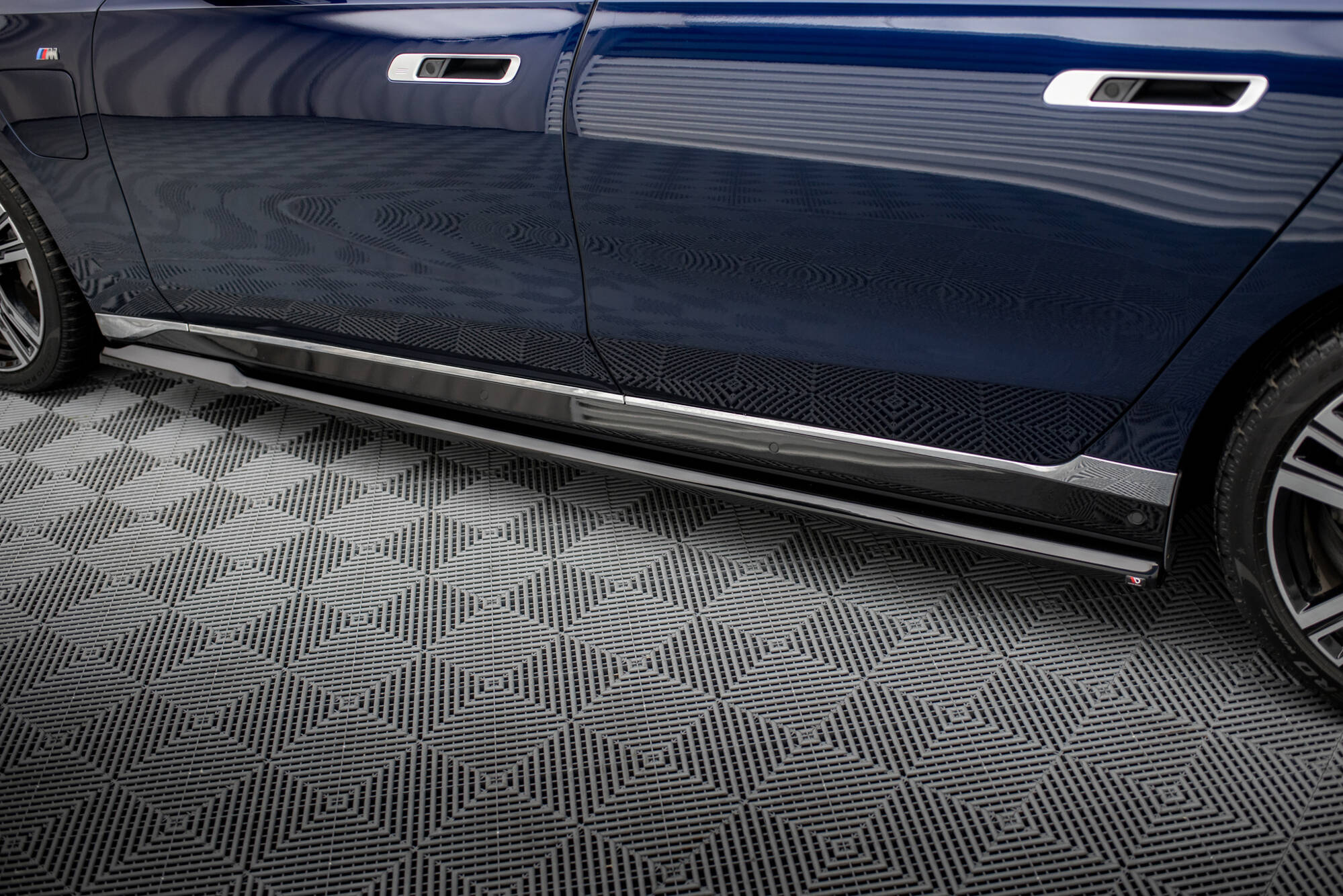 Side Skirts Diffusers BMW 7 M-Pack G70 - Image 3