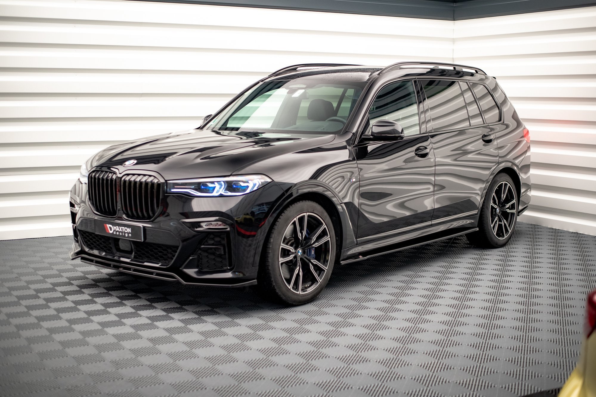Side Skirts Diffusers BMW X7 M-Pack G07 - Image 2