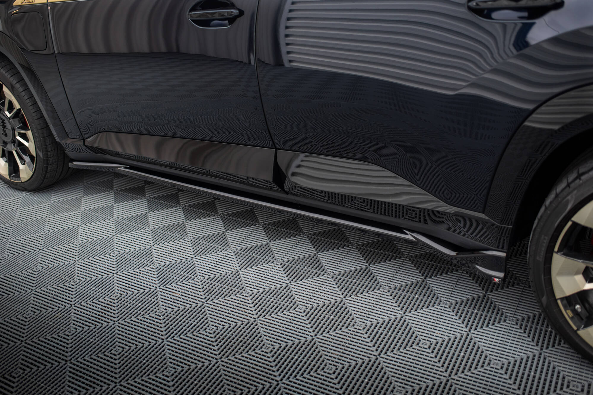 Side Skirts Diffusers BMW XM G09 - Image 3