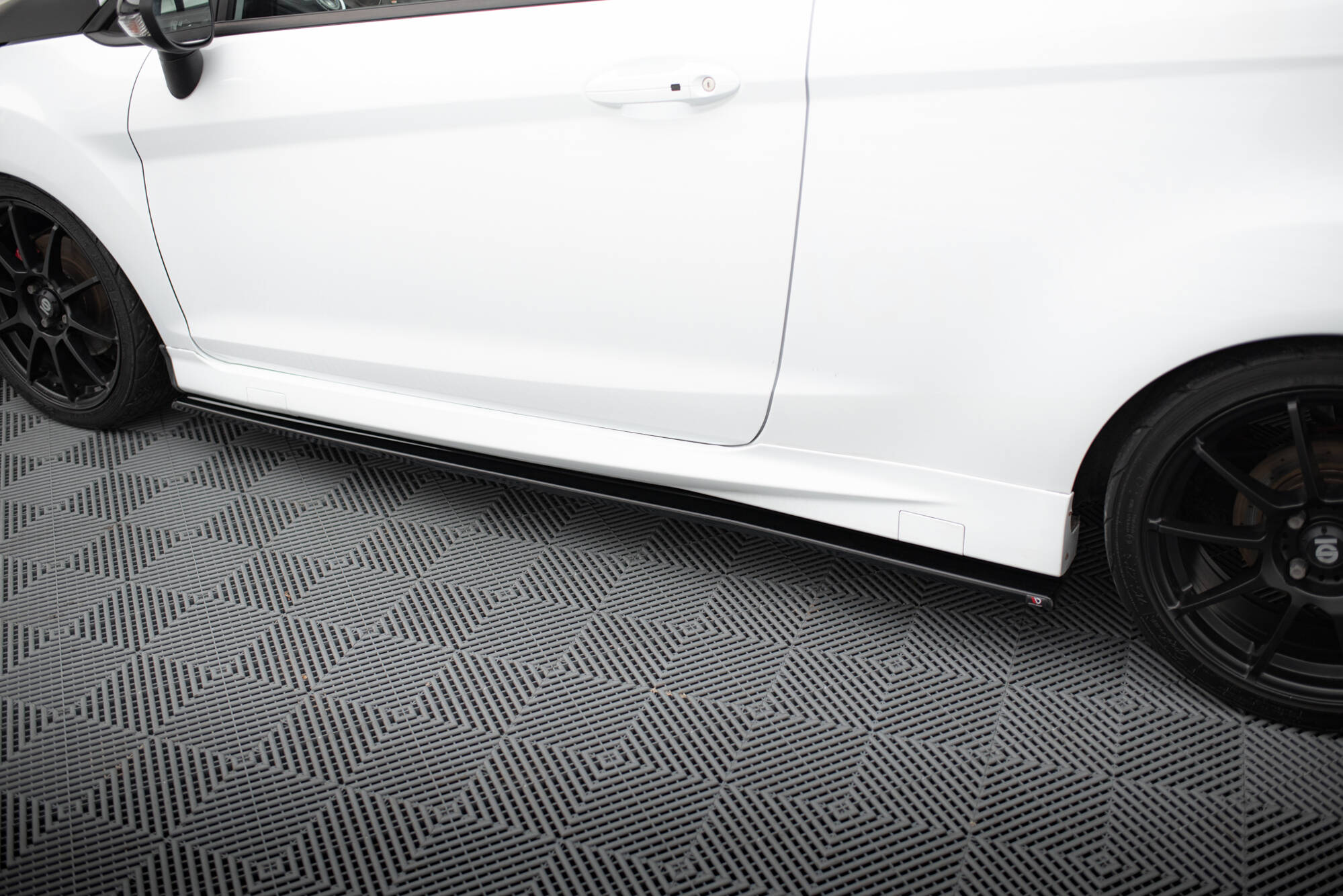 Side Skirts Diffusers Ford Fiesta ST / ST-Line Mk7 / Mk7 Facelift - Image 3