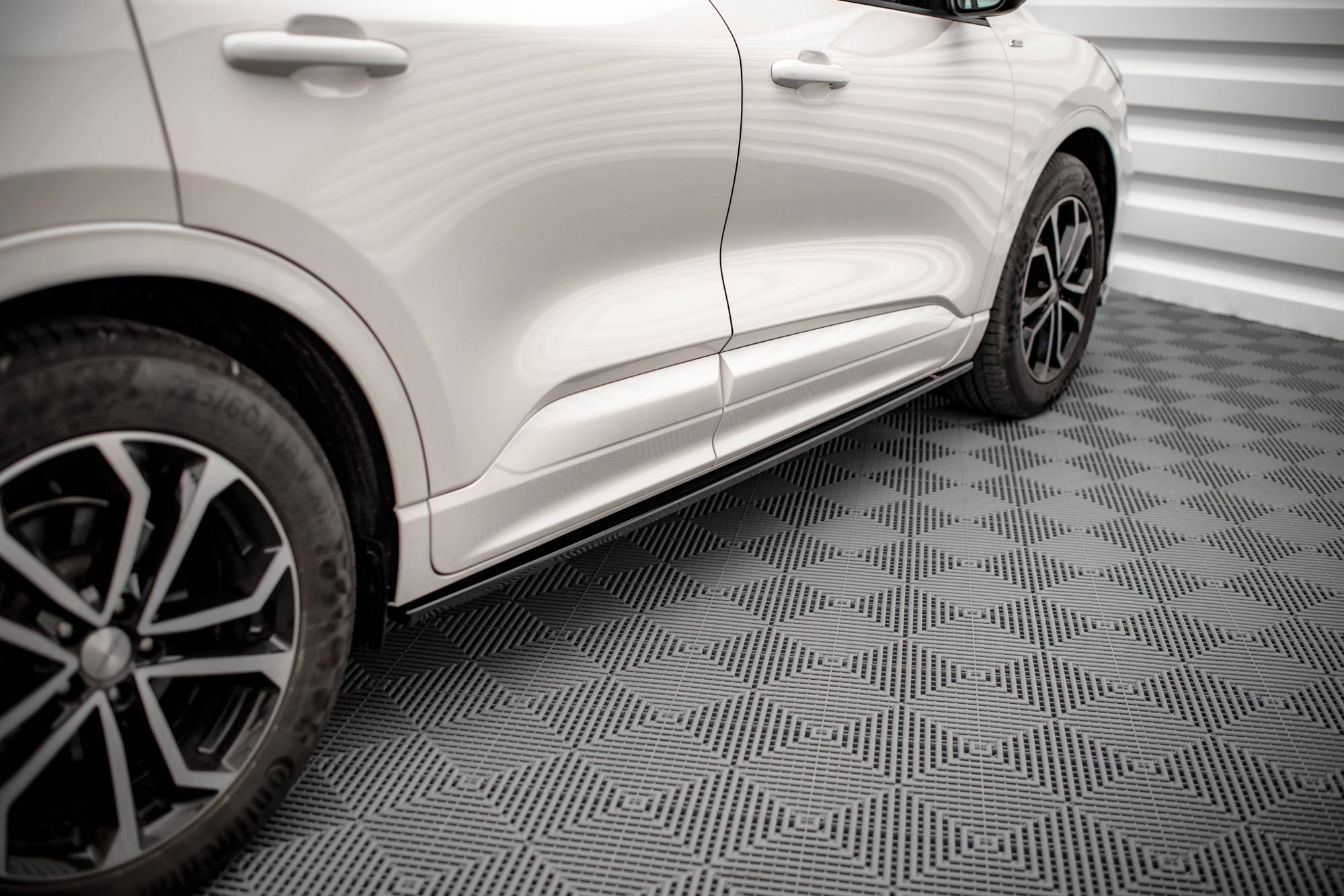 Side Skirts Diffusers Ford Kuga ST-Line Mk3 - Image 2