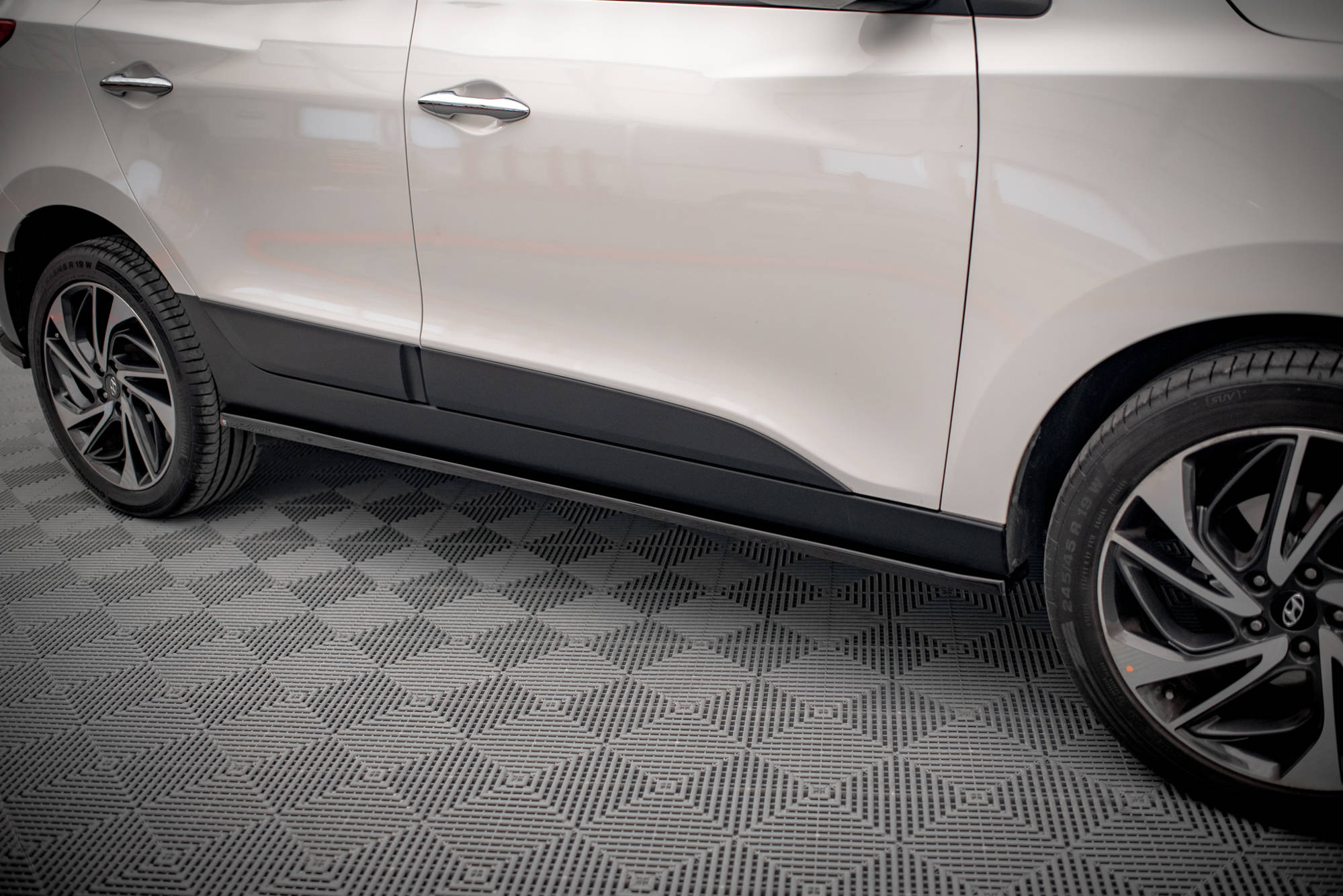 Side Skirts Diffusers Hyundai ix35 Mk1 - Image 2