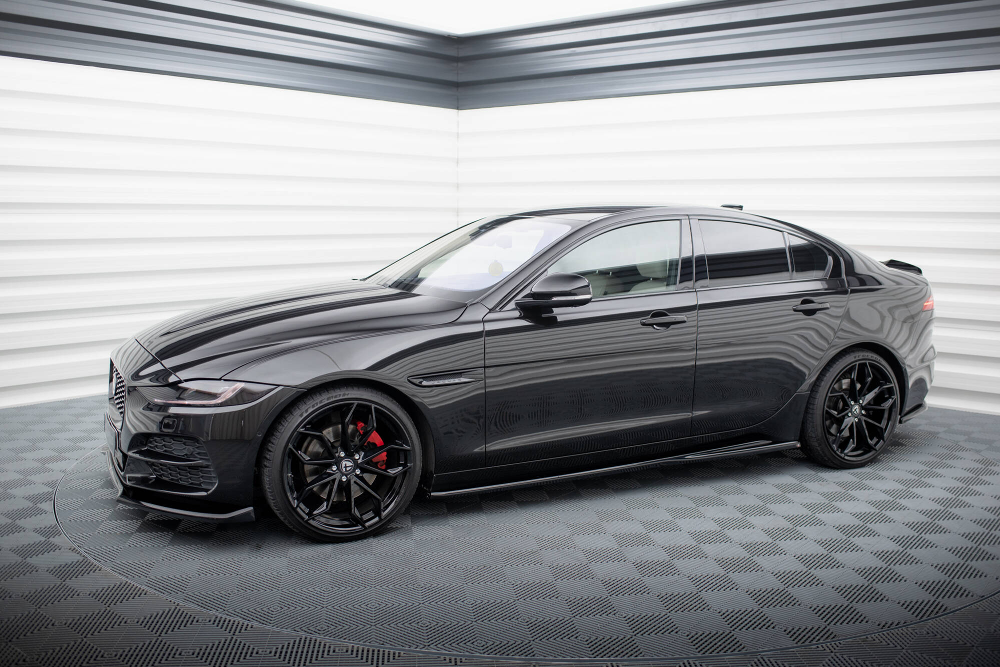 Side Skirts Diffusers Jaguar XE X760 Facelift - Image 2