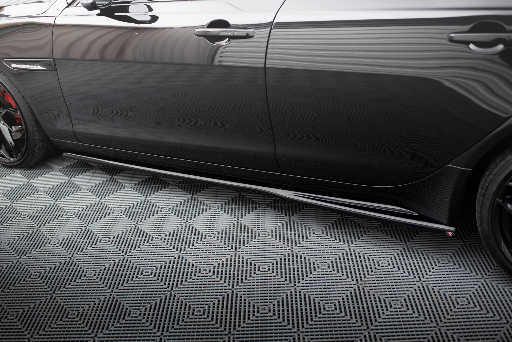 Side Skirts Diffusers Jaguar XE X760 Facelift - Image 3