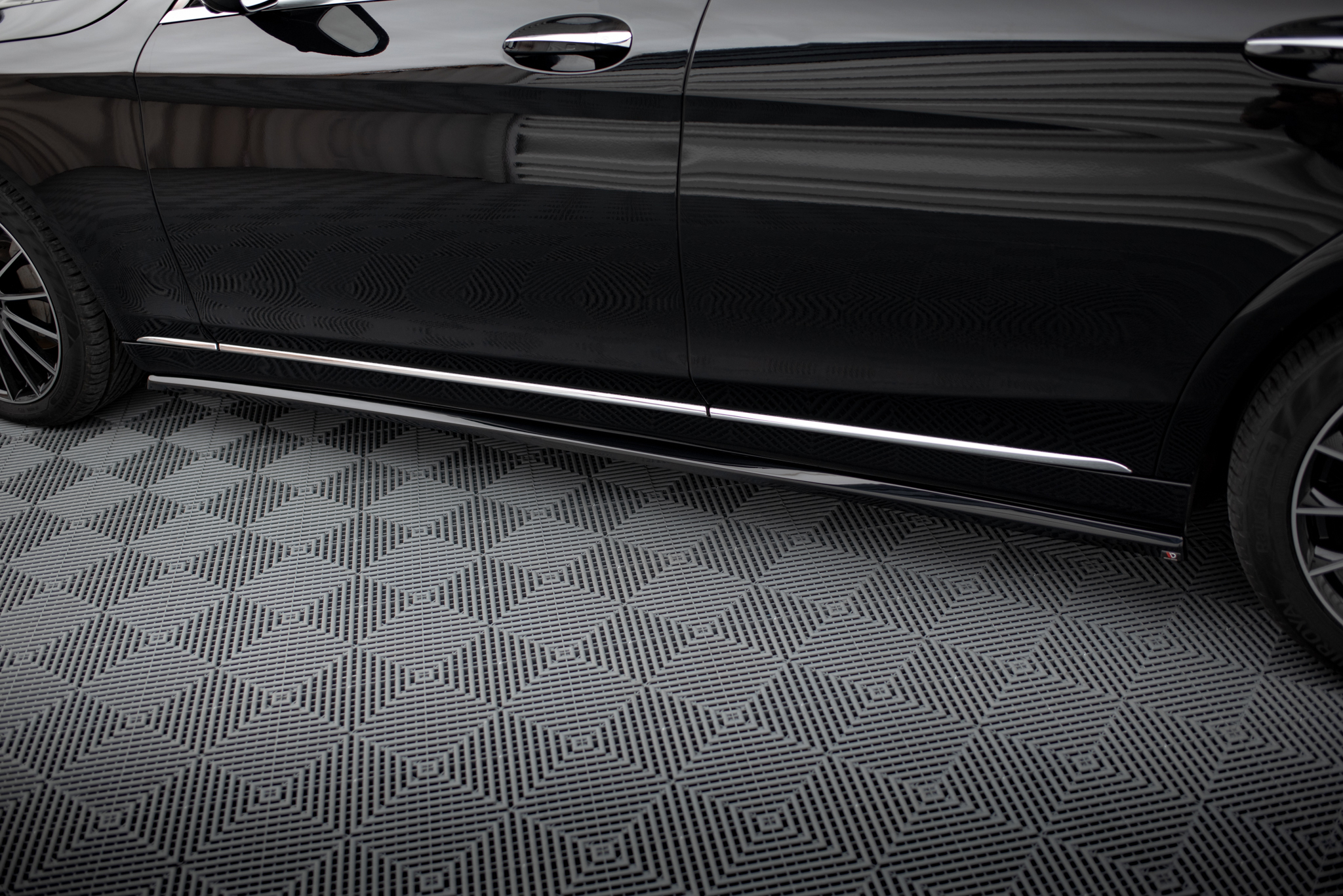 Side Skirts Diffusers Mercedes-Benz S W222 - Image 3