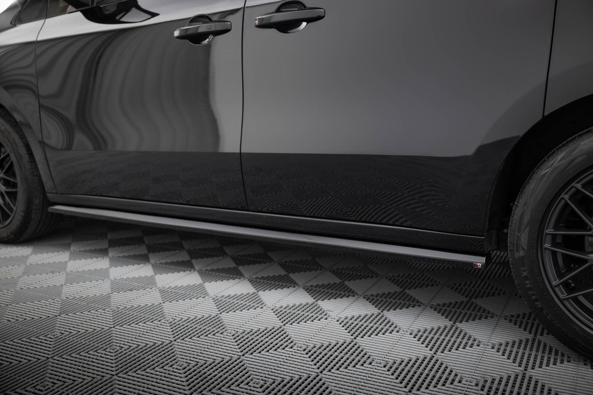 Side Skirts Diffusers Mercedes-Benz T W420 - Image 3
