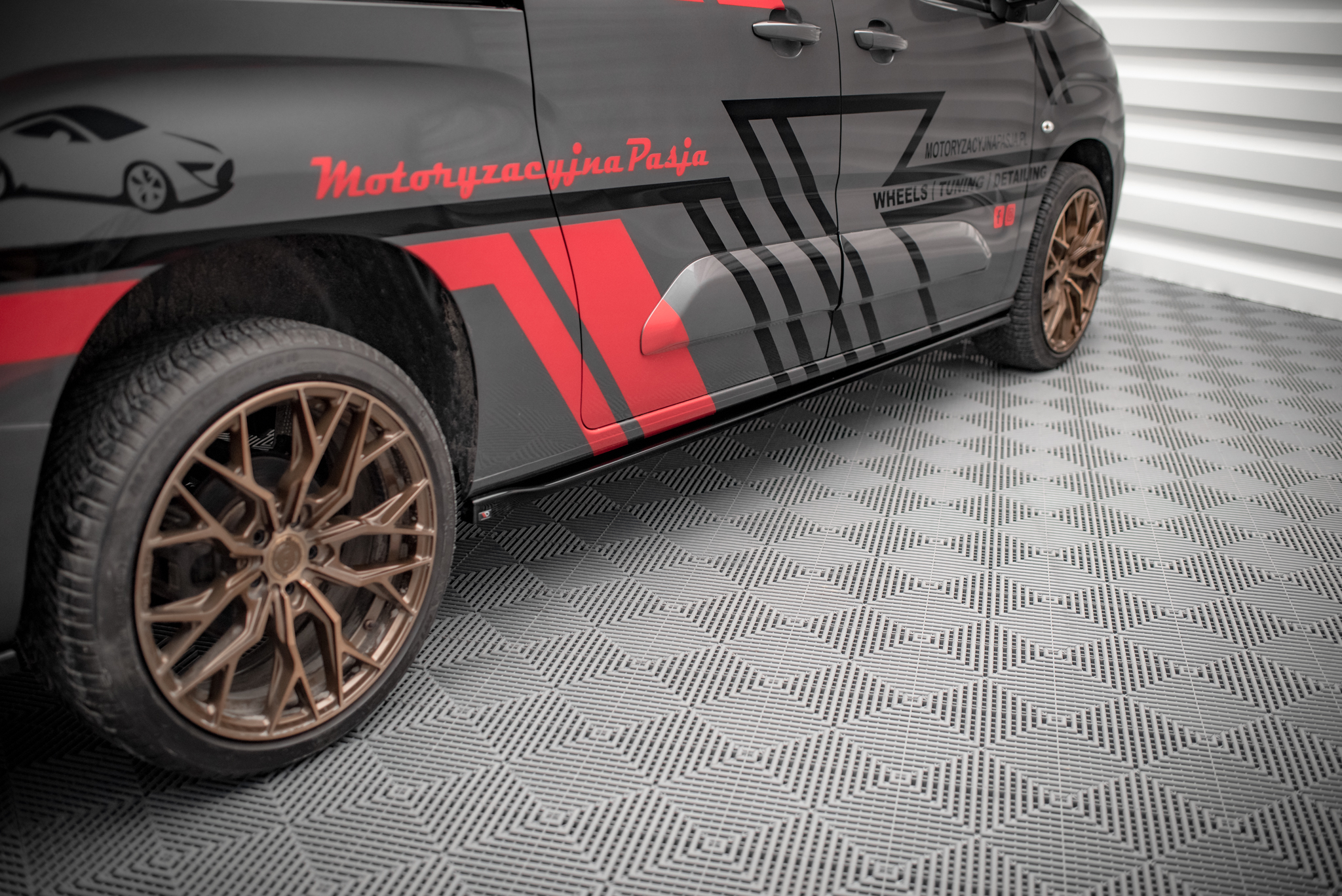 Side Skirts Diffusers Peugeot Partner Maxi Mk3 - Image 2