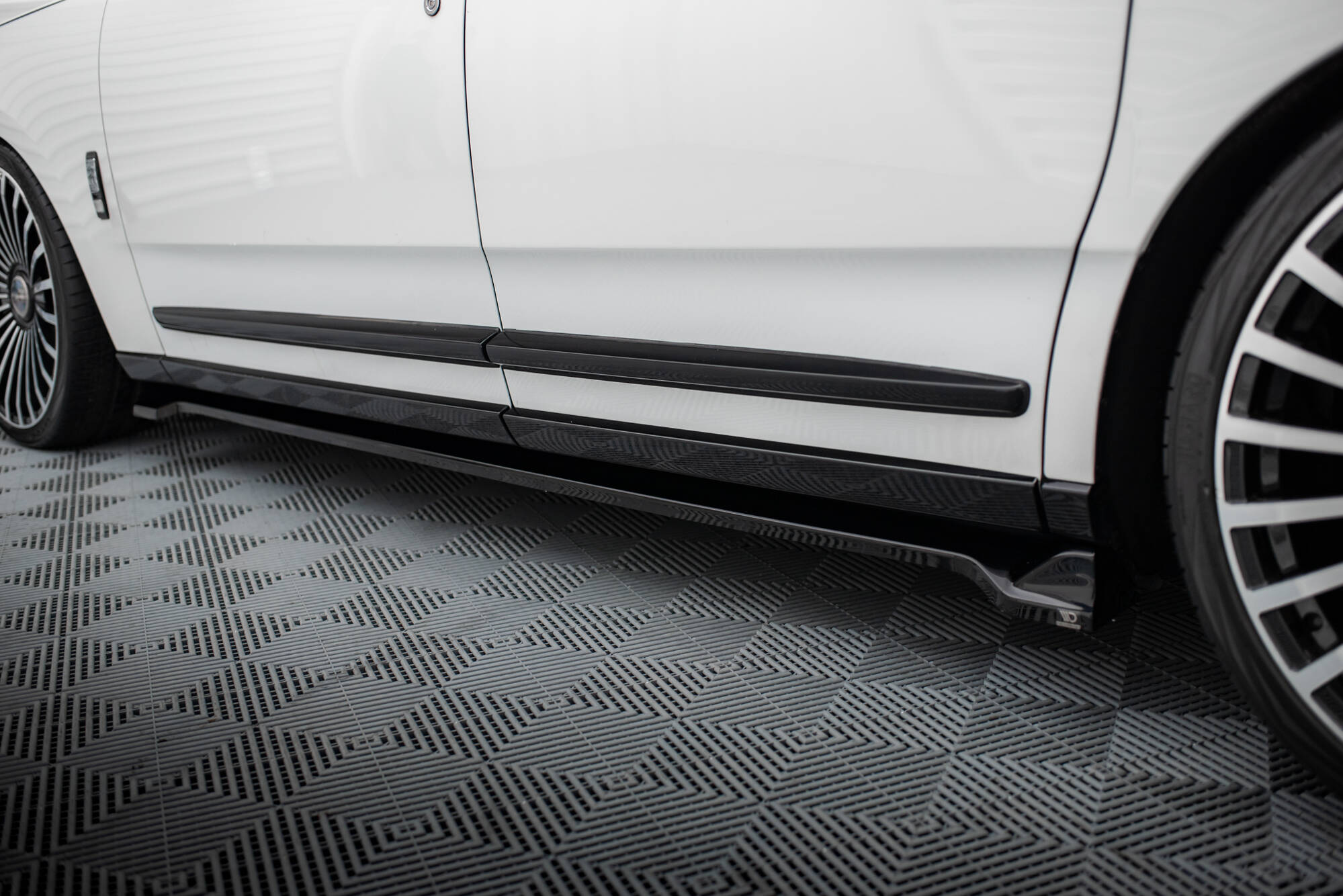 Side Skirts Diffusers Rolls Royce Cullinan - Image 3