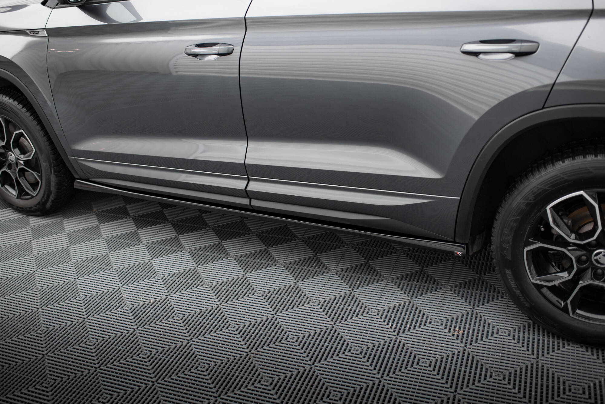 Side Skirts Diffusers Skoda Kodiaq Sportline Mk1 Facelift - Image 3