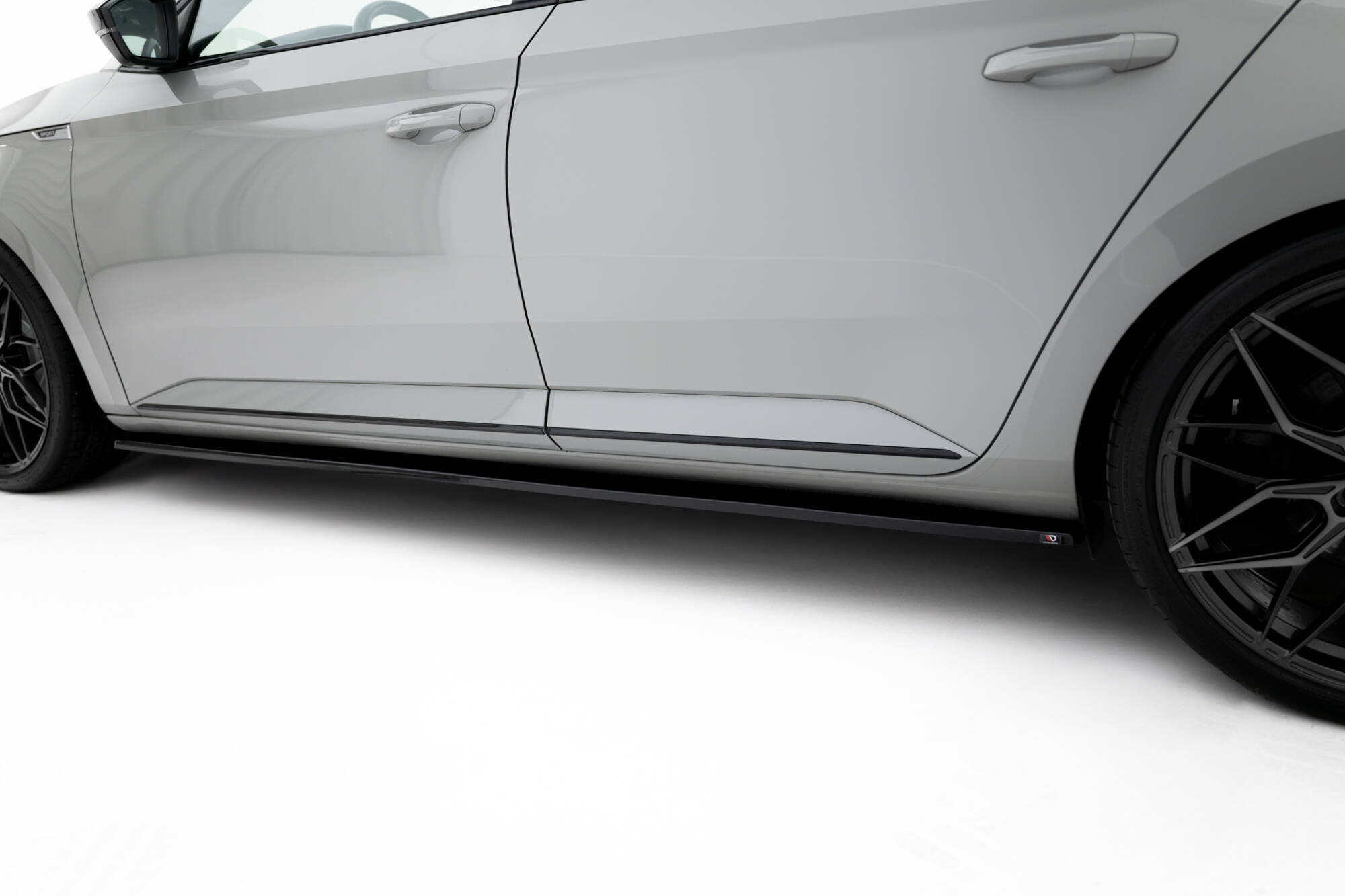 Side Skirts Diffusers Skoda Superb Liftback / Combi Mk3 - Image 3
