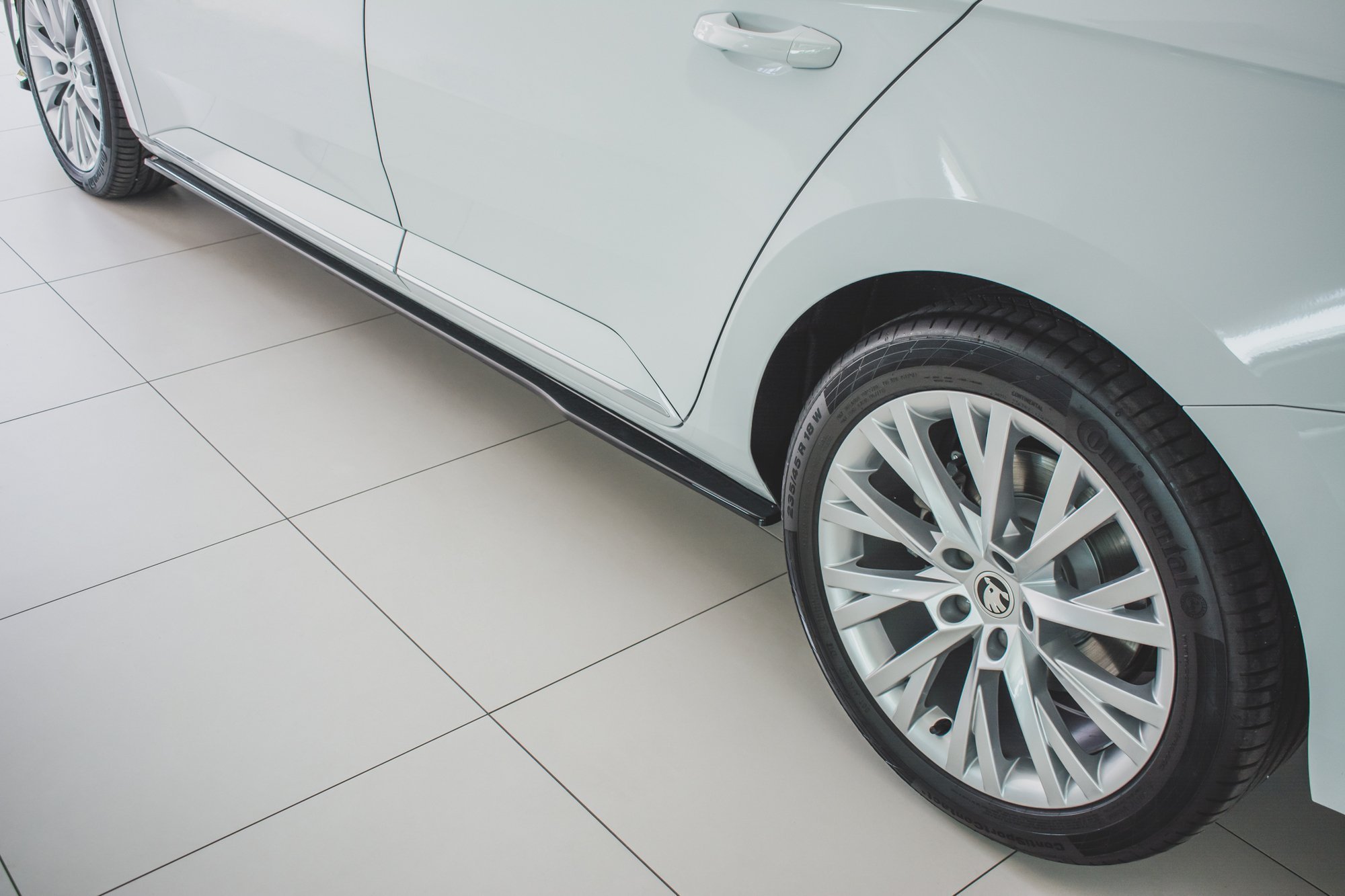 Side Skirts Diffusers Skoda Superb Liftback / Combi Mk3 Facelift - Image 2