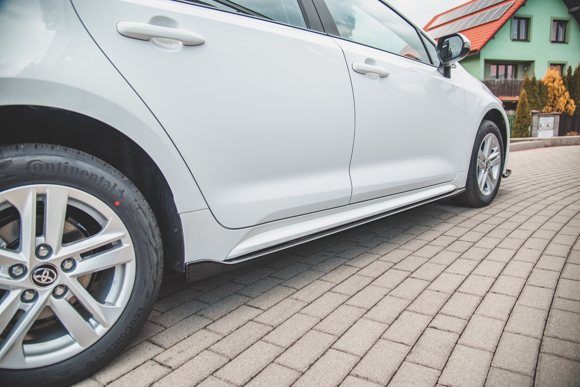 Side Skirts Diffusers Toyota Corolla XII Touring Sports - Image 2