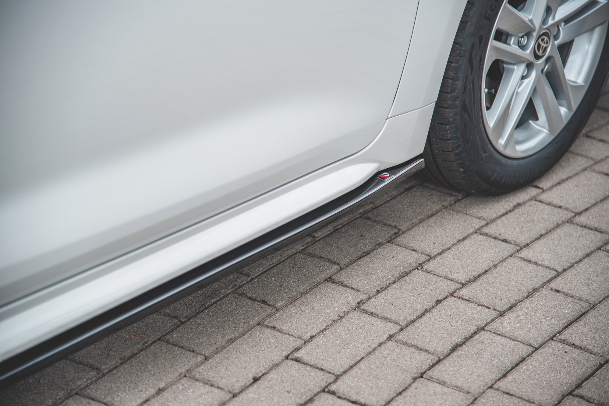 Side Skirts Diffusers Toyota Corolla XII Touring Sports - Image 3