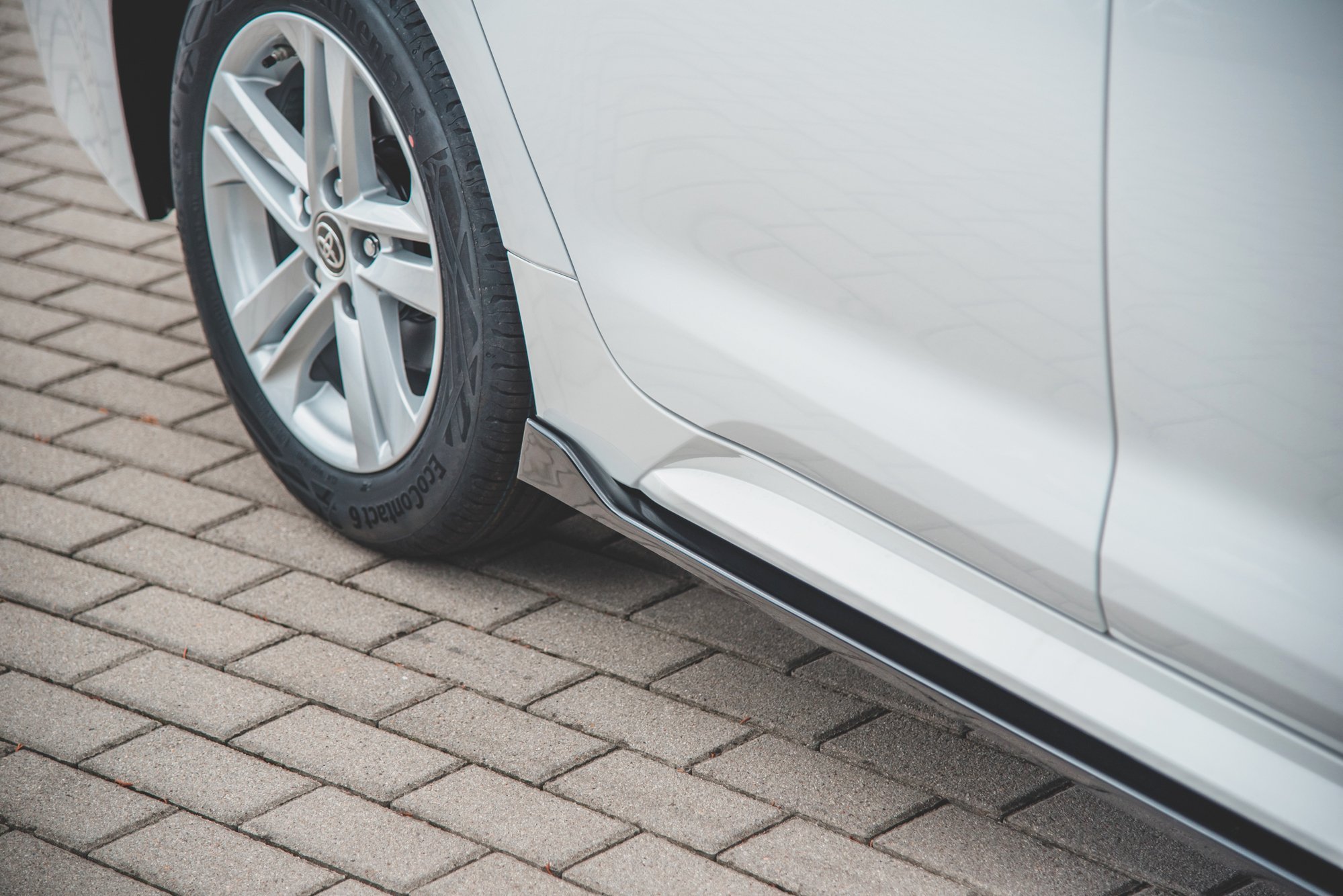 Side Skirts Diffusers Toyota Corolla XII Touring Sports - Image 4