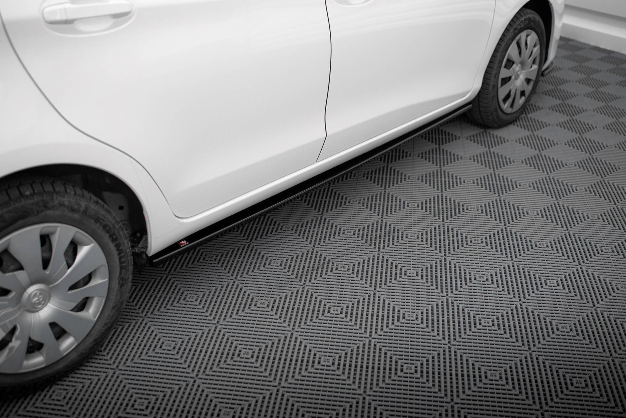 Side Skirts Diffusers Toyota Yaris Mk3 Facelift - Image 2