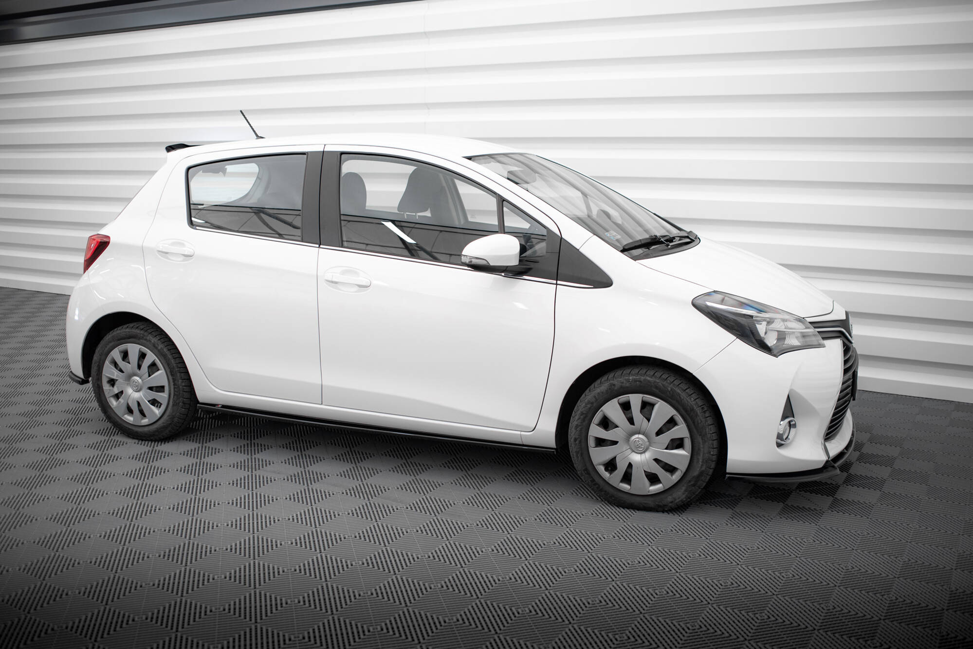 Side Skirts Diffusers Toyota Yaris Mk3 Facelift - Image 3