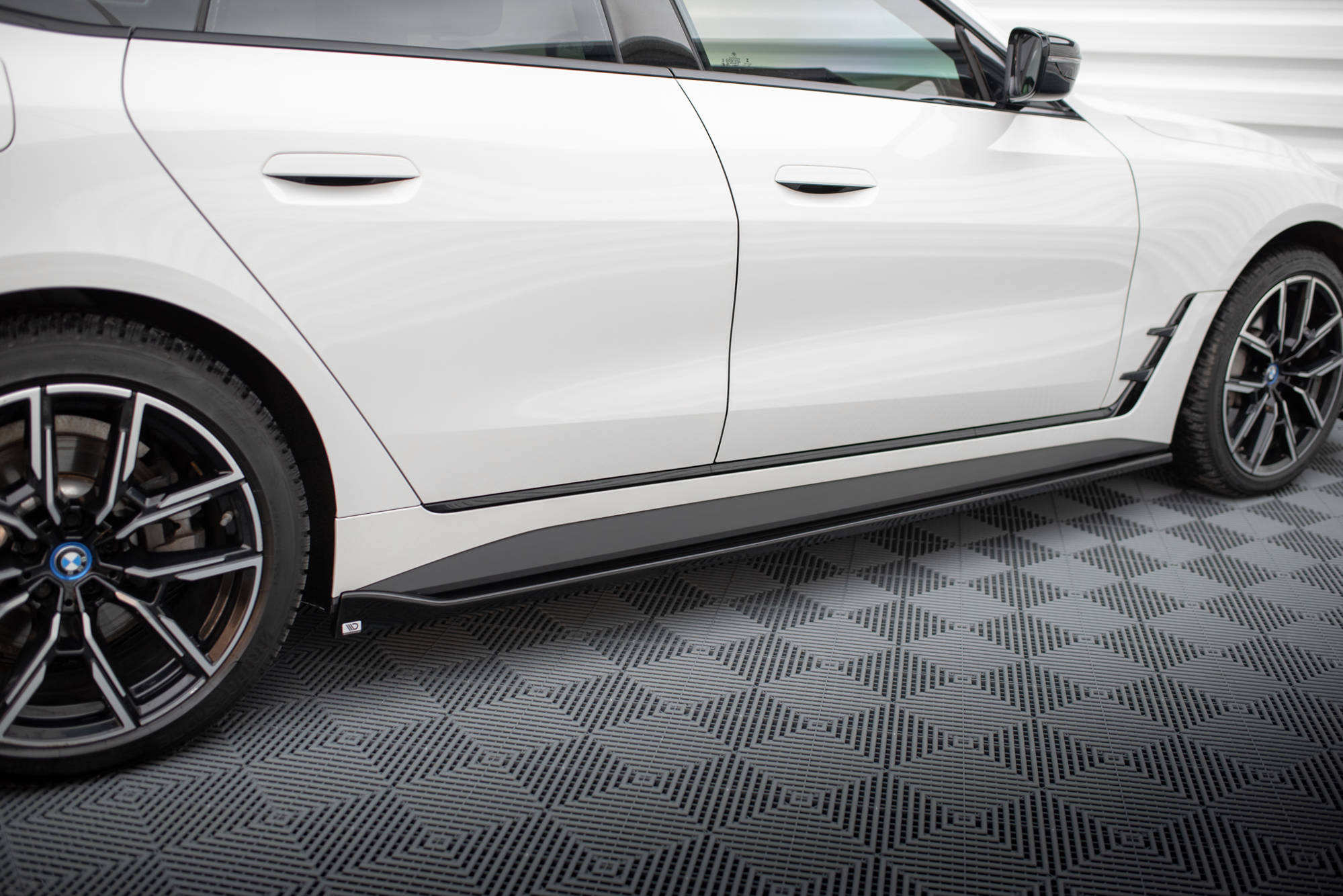 Side Skirts Diffusers V.1 BMW i4 M-Pack G26 - Image 2
