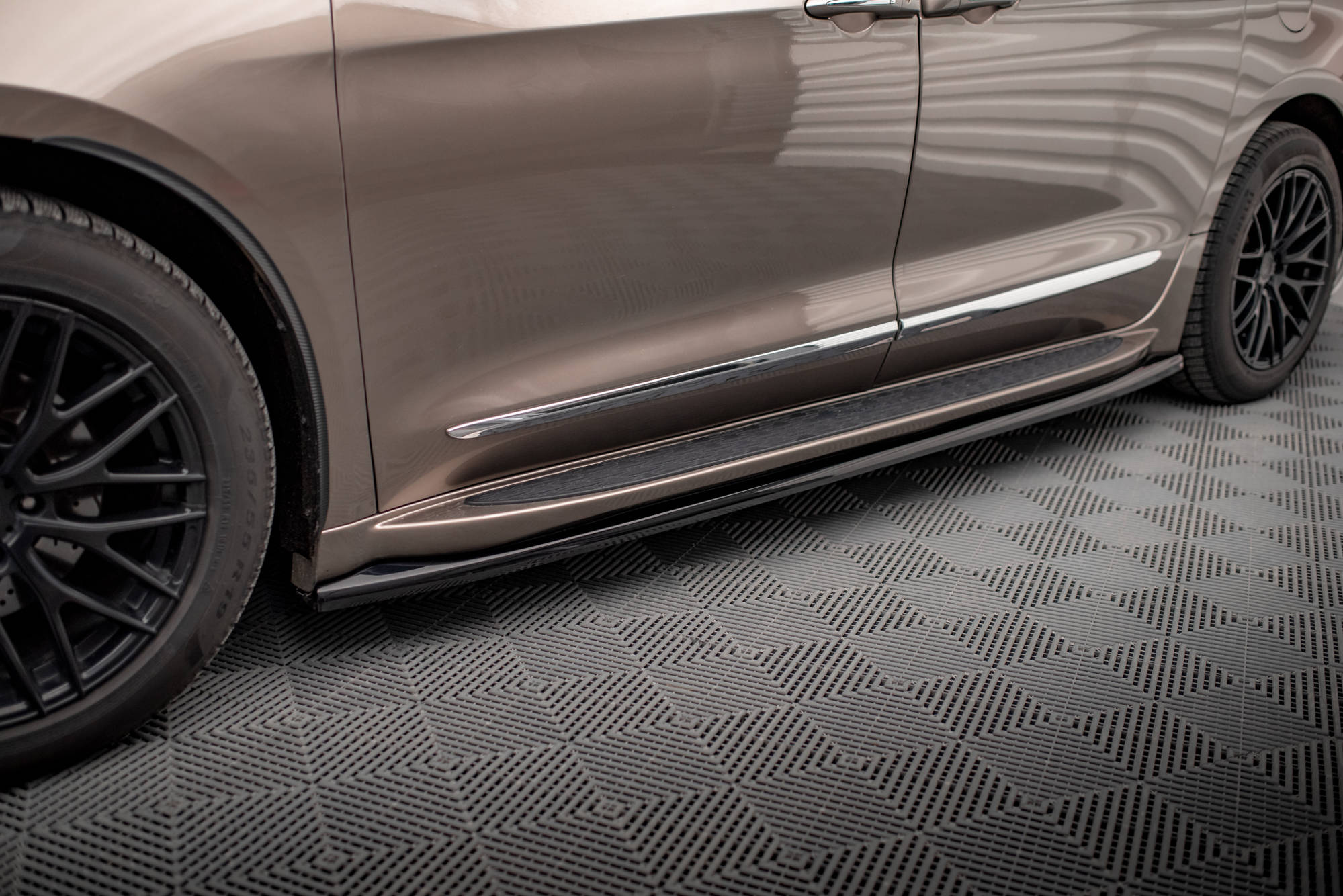 Side Skirts Diffusers V.1 Chrysler Pacifica Mk2
