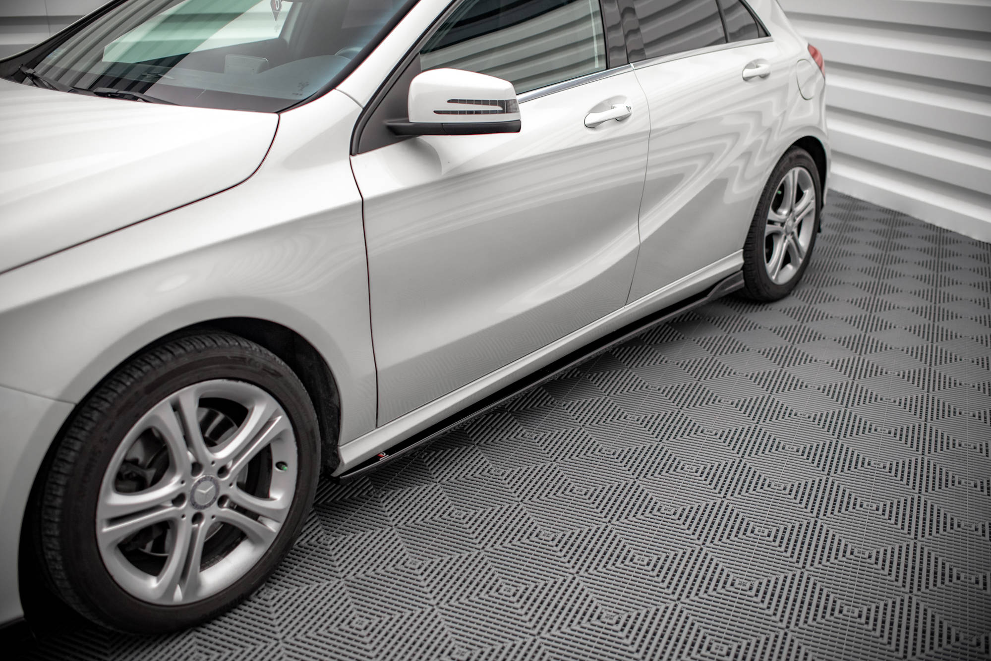 Side Skirts Diffusers V.1 Mercedes-Benz A W176 - Image 2