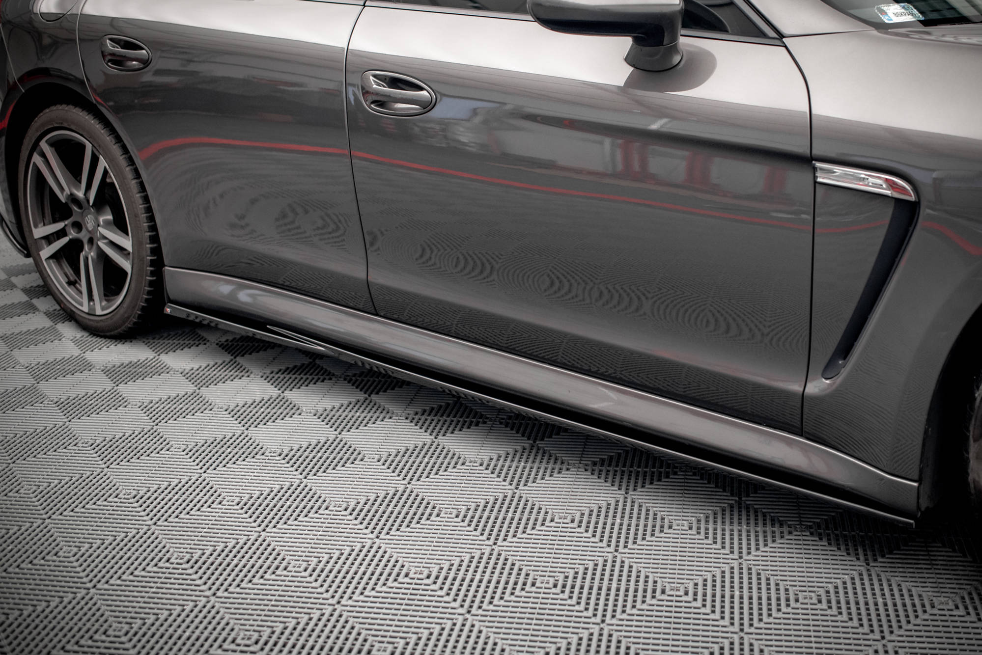 Side Skirts Diffusers V.1 Porsche Panamera / Panamera Diesel / Panamera Turbo 970 - Image 2