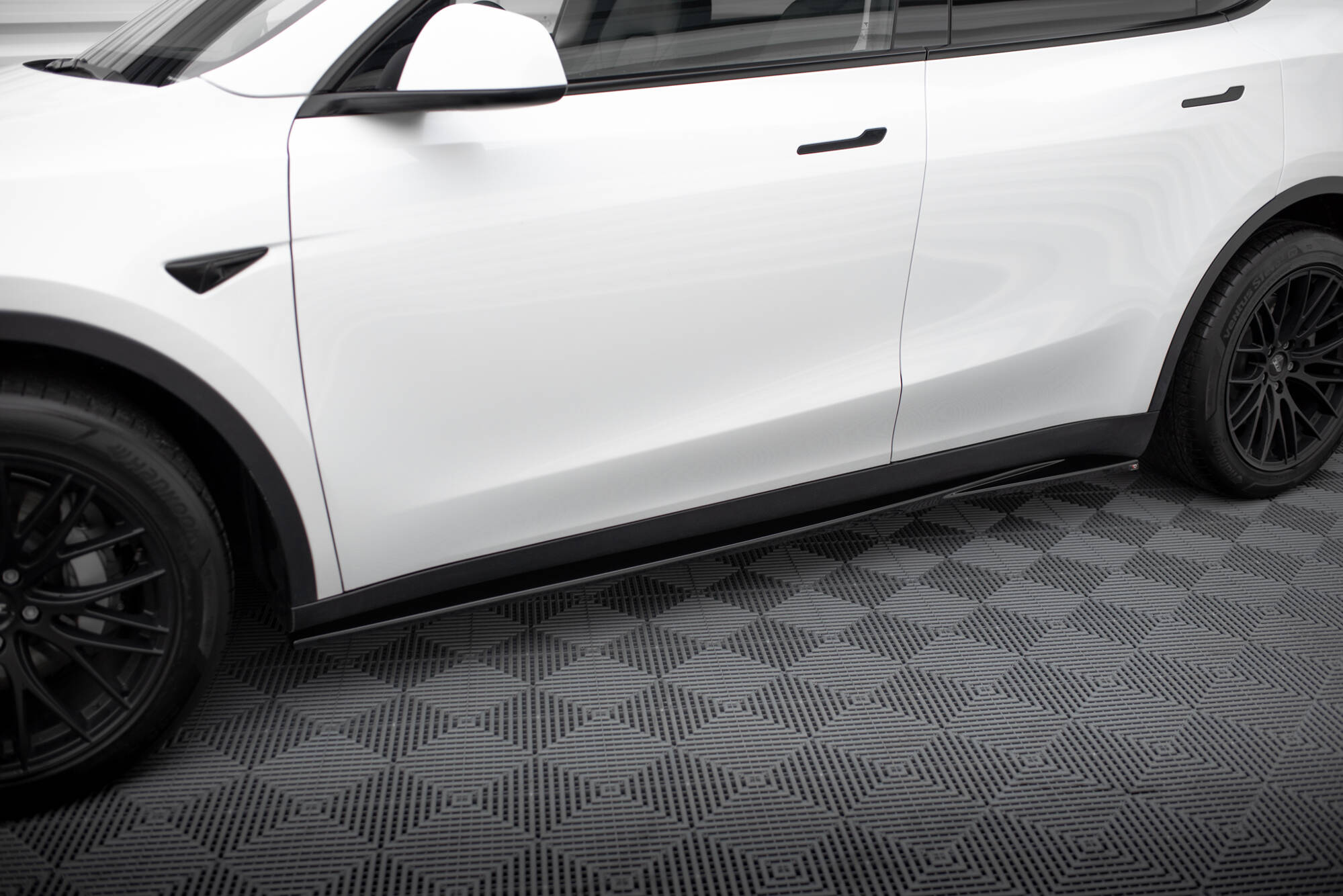 Side Skirts Diffusers V.1 Tesla Model Y - Image 6