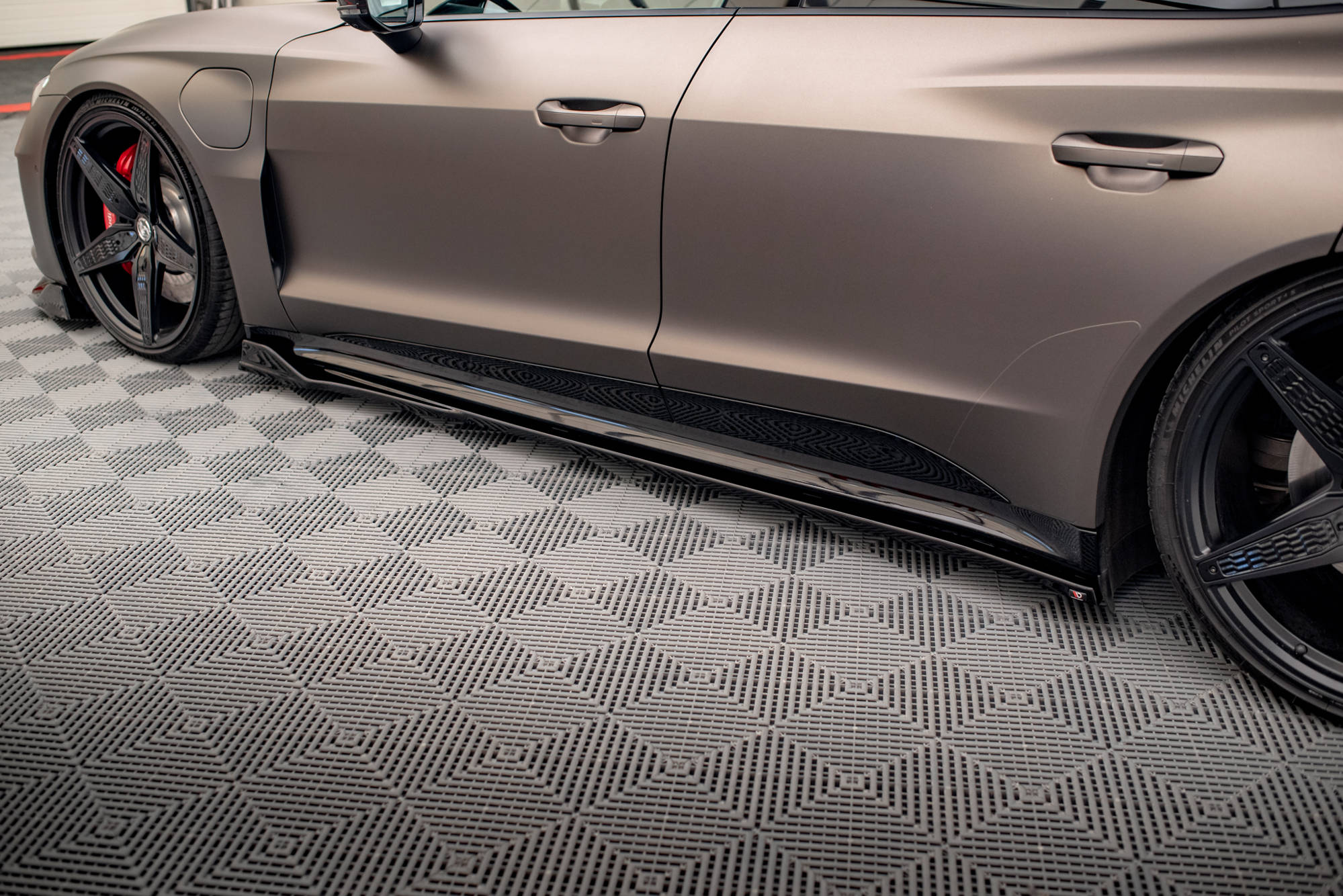 Side Skirts Diffusers V.2 Audi e-Tron GT / RS GT Mk1 - Image 3
