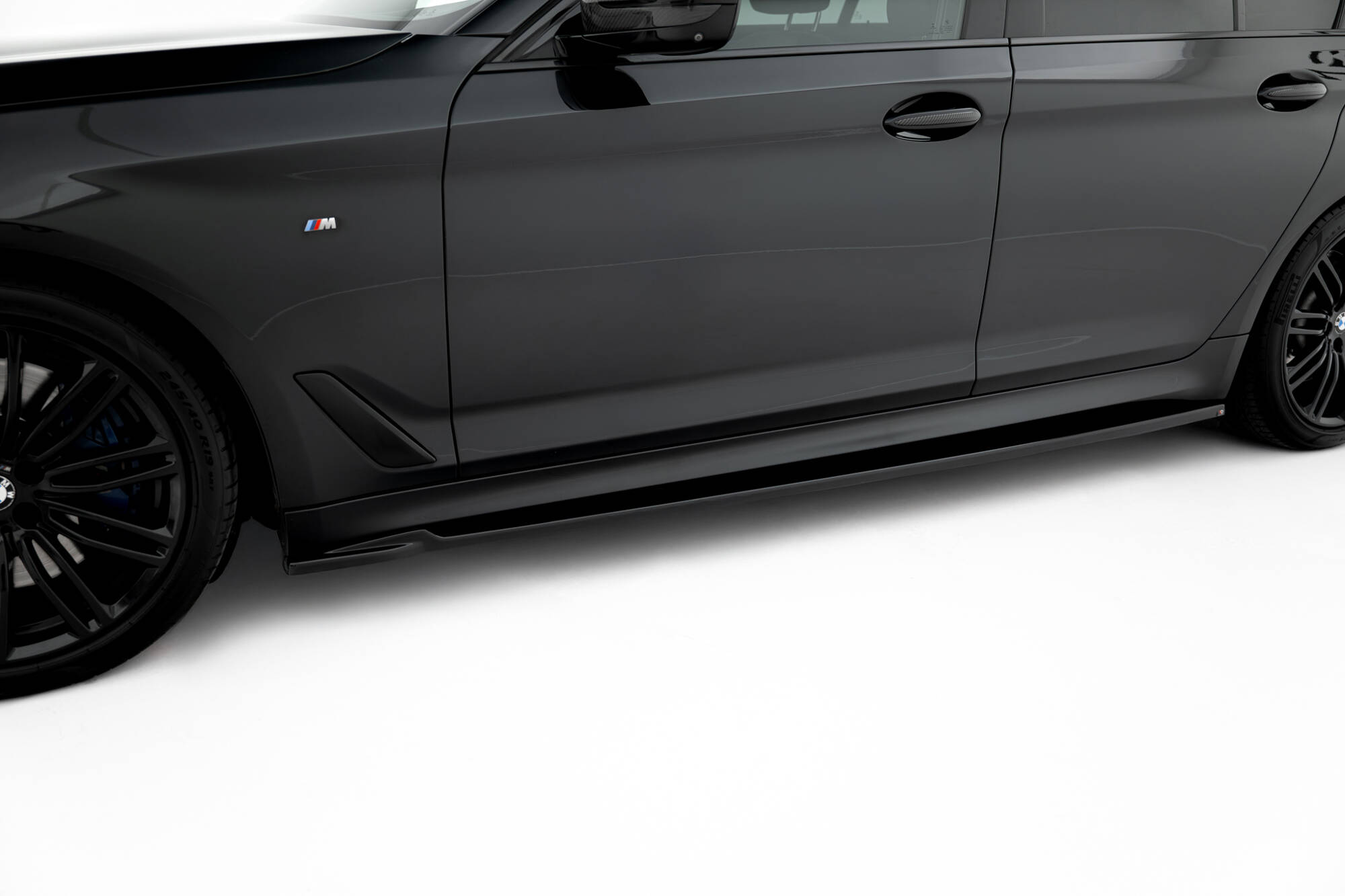 Side Skirts Diffusers V.2 BMW M550i / M550d Sedan / Touring G30 / G30 Facelift