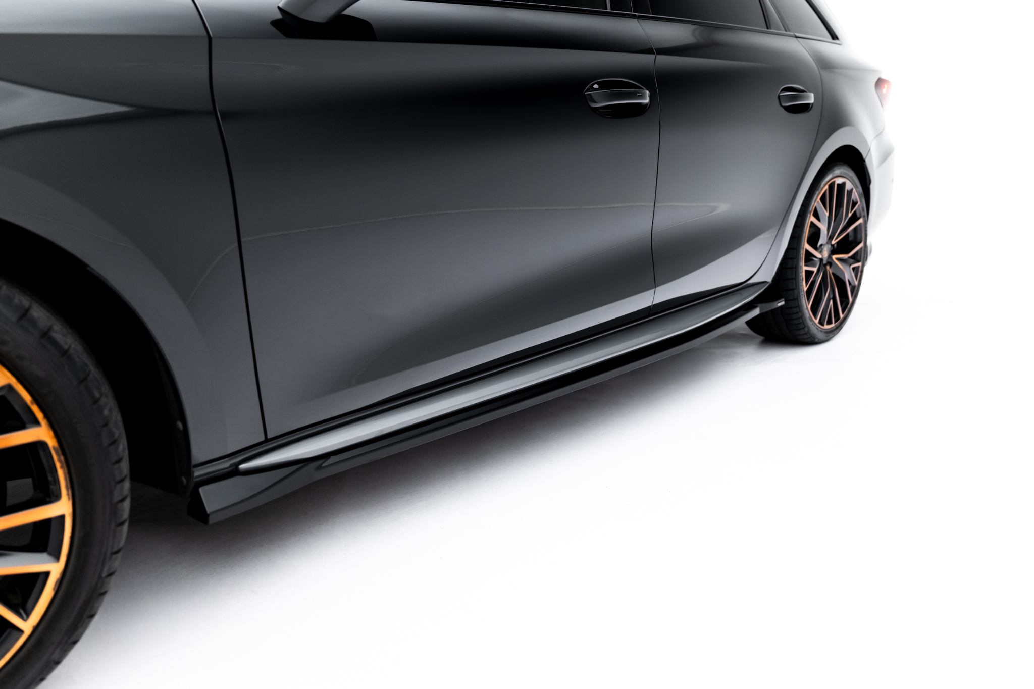 Side Skirts Diffusers V.2 Cupra Leon ST / Hatchback Aero Mk1 / Mk1 Facelift - Image 2