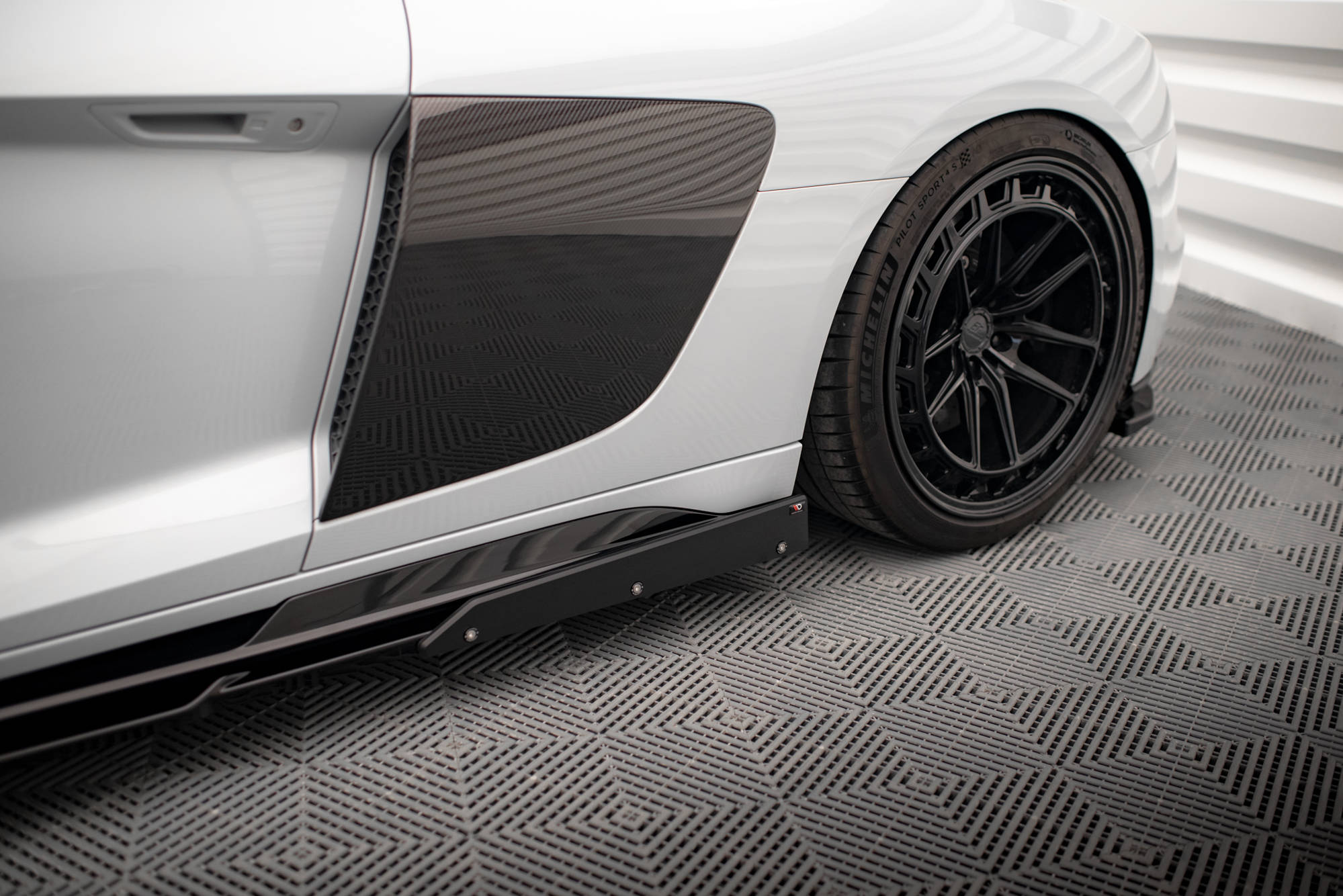 Side Skirts Diffusers V.2+ Flaps Audi R8 Mk2 Facelift - Image 4