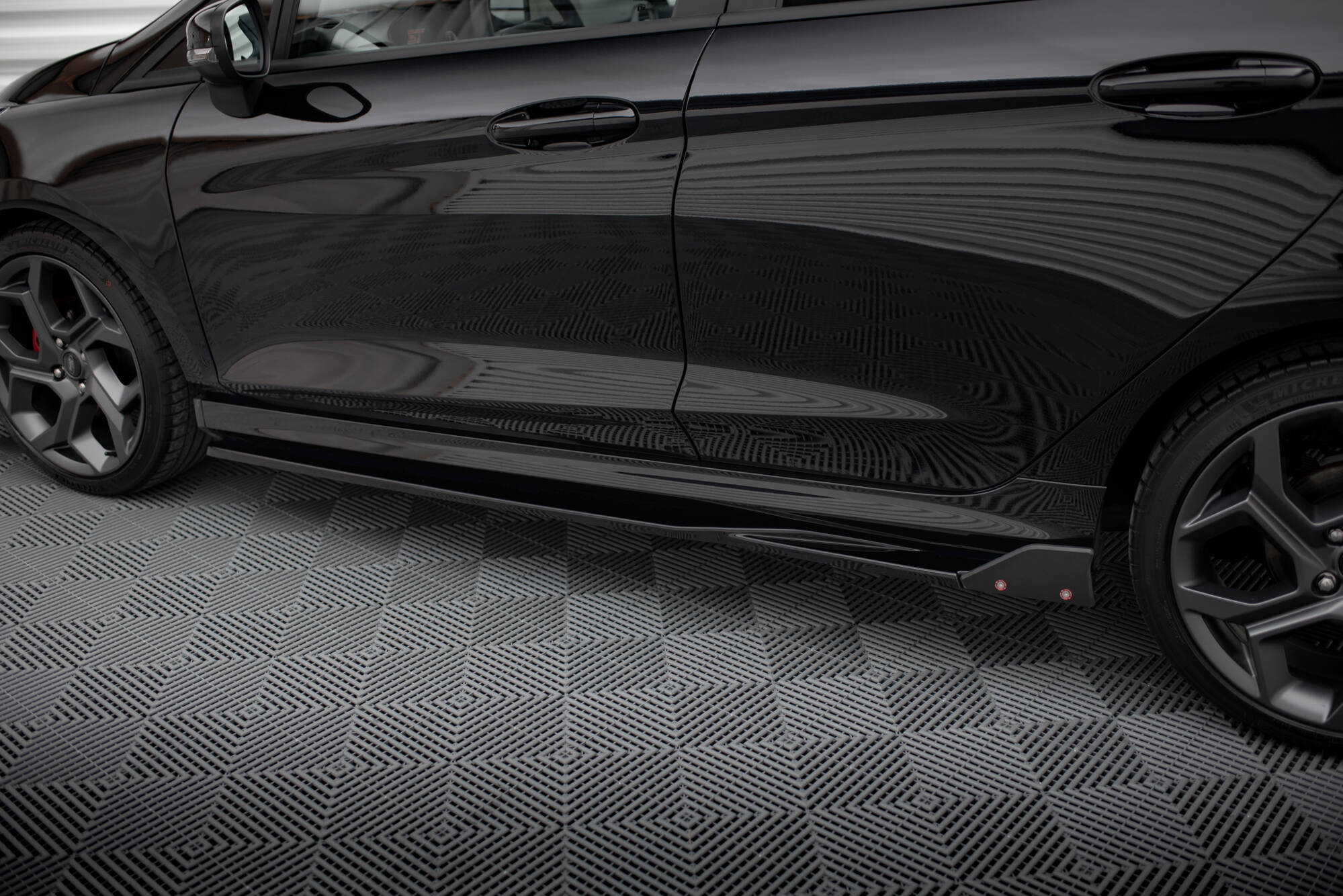 Side Skirts Diffusers V.2 + Flaps Ford Fiesta ST / ST-Line - Image 3