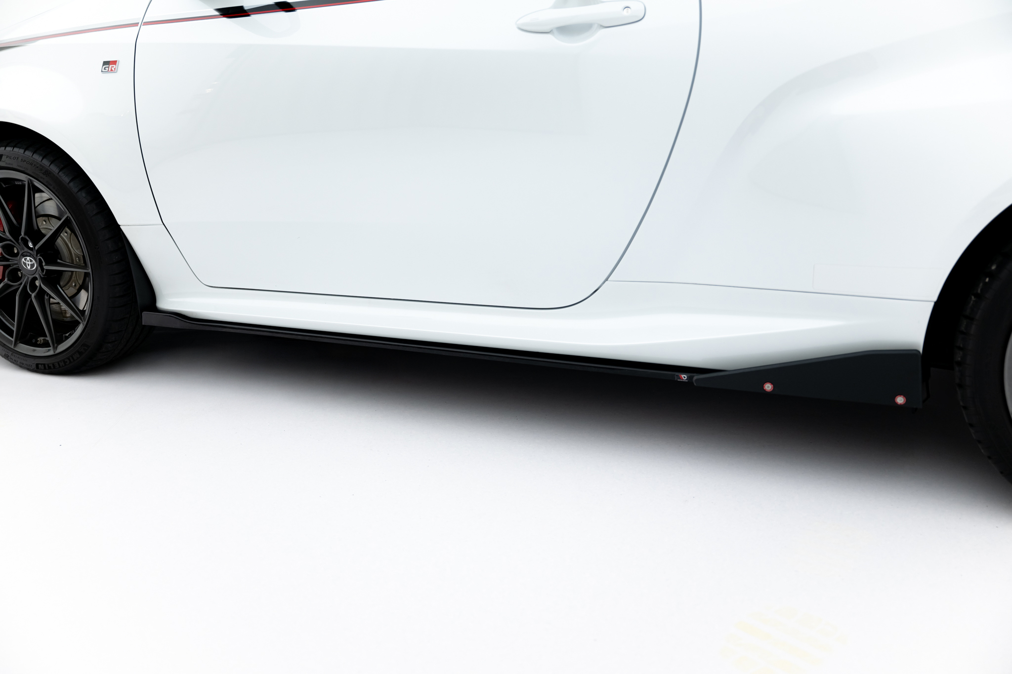 Side Skirts Diffusers V.2 + Flaps Toyota GR Yaris Mk4 - Image 3