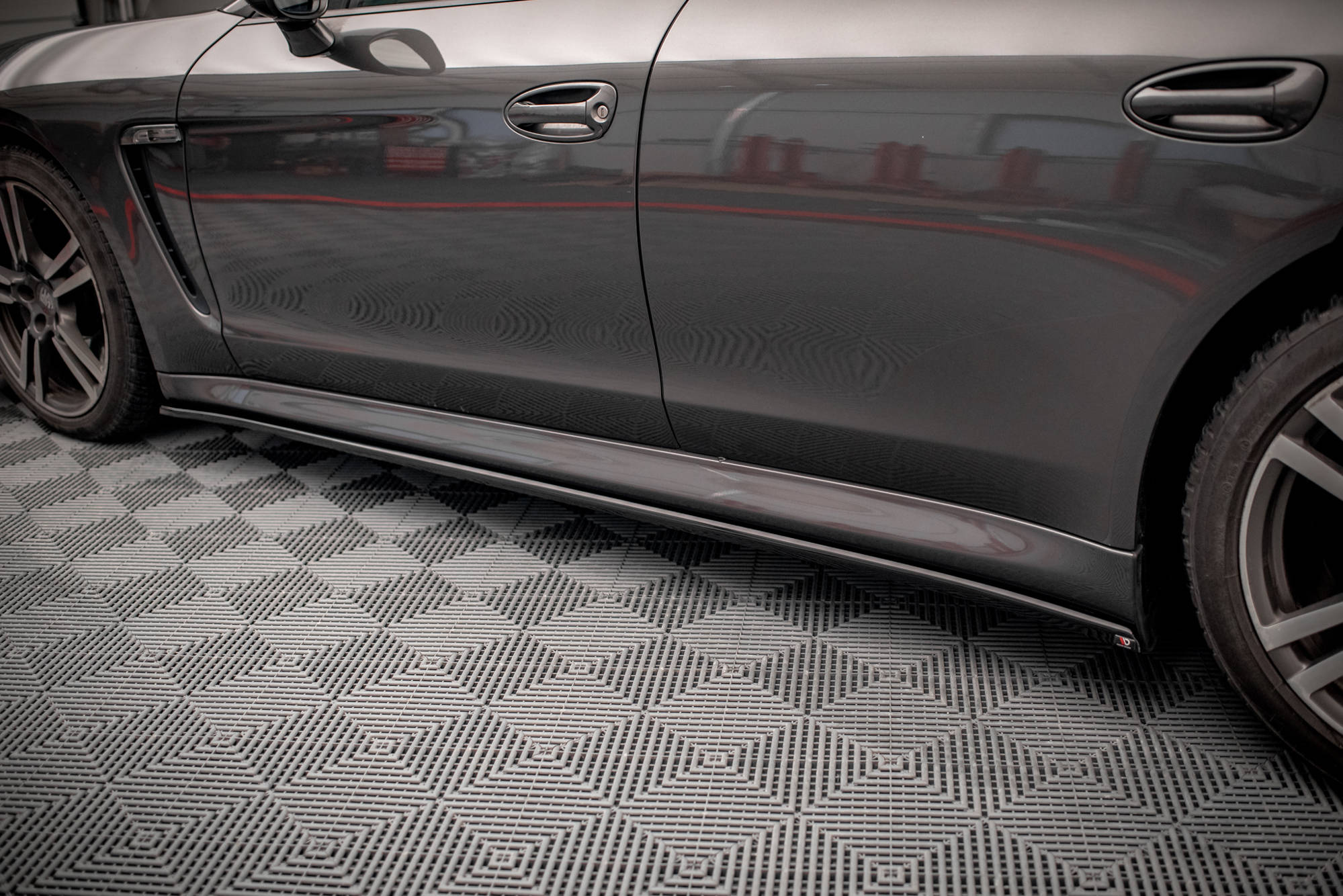 Side Skirts Diffusers V.2 Porsche Panamera / Panamera Diesel / Panamera Turbo 970 - Image 2