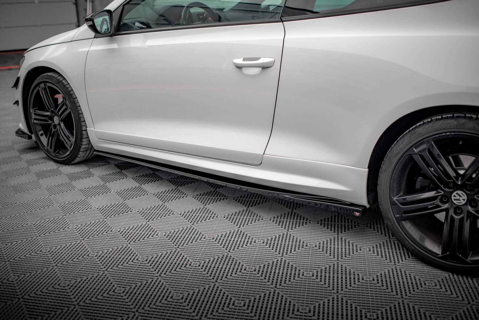 Side Skirts Diffusers V.2 Volkswagen Scirocco R Mk3 - Image 3