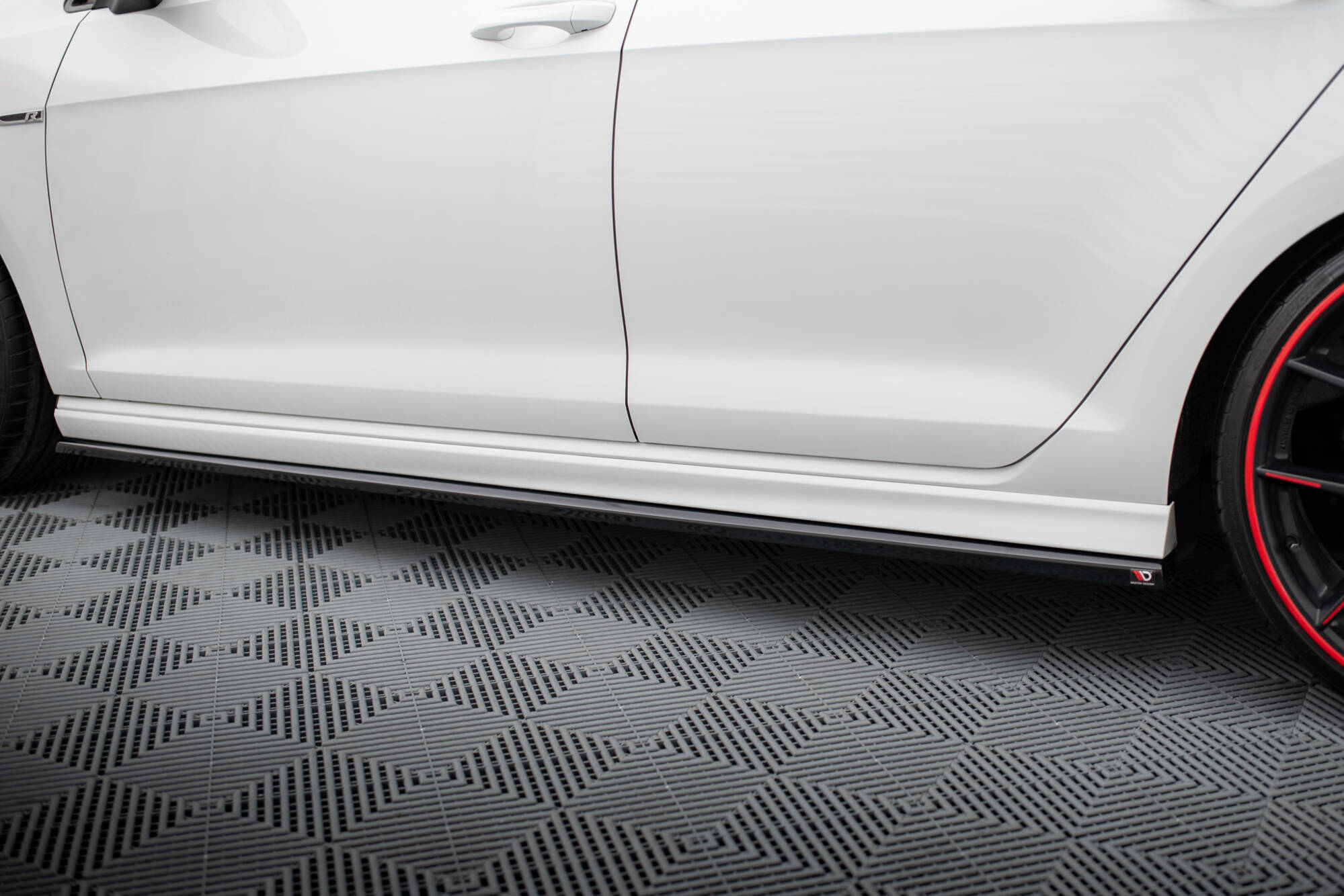 Side Skirts Diffusers V.3 Volkswagen Golf R / R-Line Mk7 - Image 3