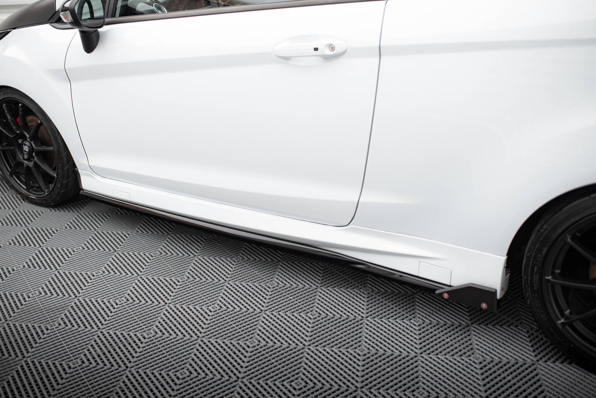 Side Skirts Diffusers V.4 + Flaps Ford Fiesta ST / ST-Line Mk7 - Image 3