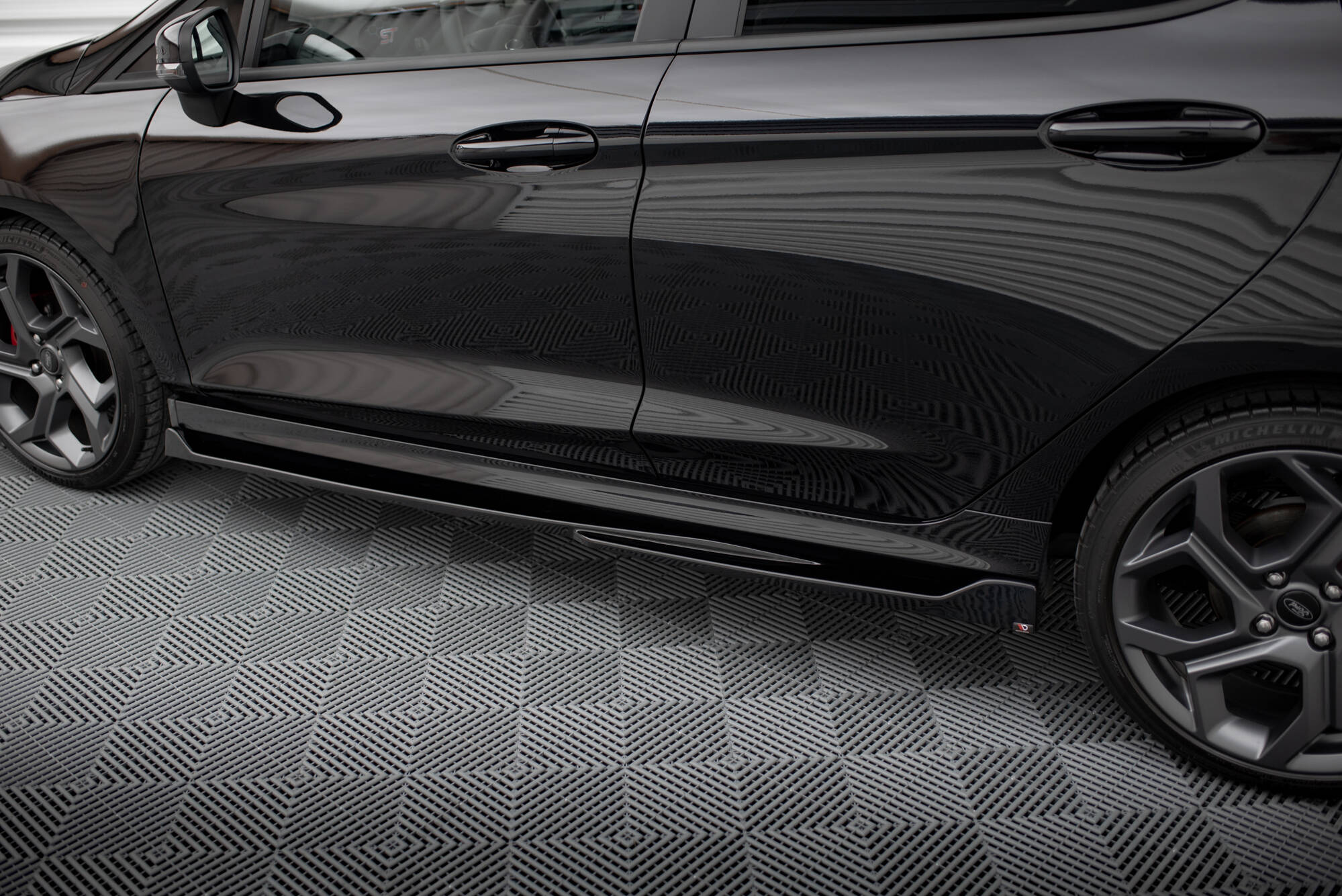 Side Skirts Diffusers V.4 Ford Fiesta Mk8 ST / ST-Line - Image 3