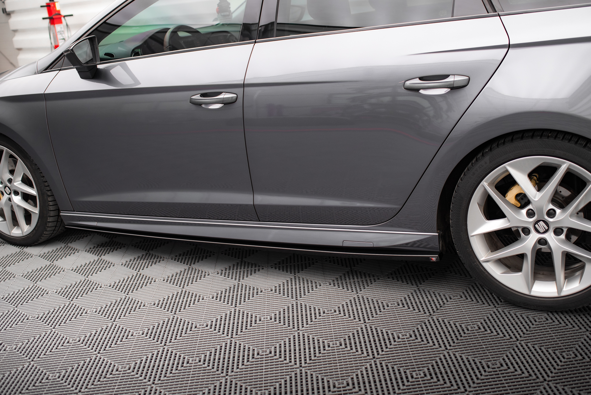Side Skirts Diffusers V.5 Seat Leon Cupra / FR / Standard Mk3 / Mk3 Facelift - Image 3