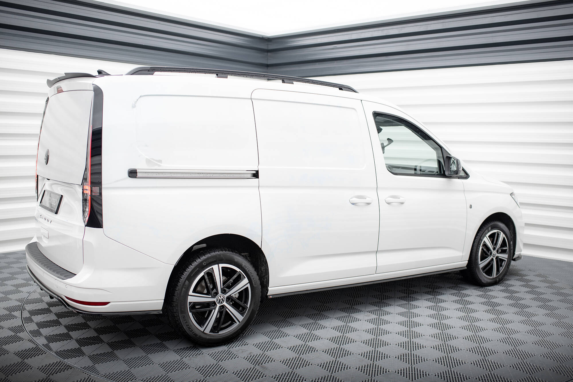 Side Skirts Diffusers Volkswagen Caddy Maxi Mk5 - Image 2