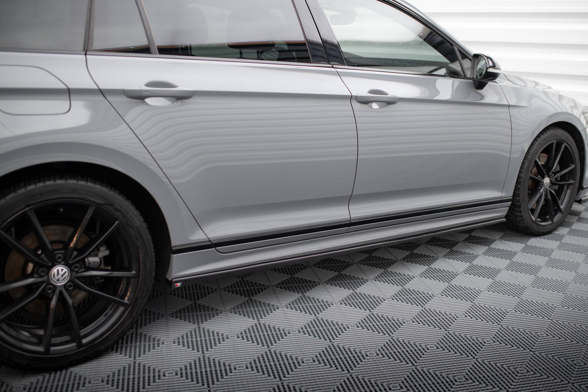 Side Skirts Diffusers Volkswagen Passat R-Line B8 Facelift - Image 2
