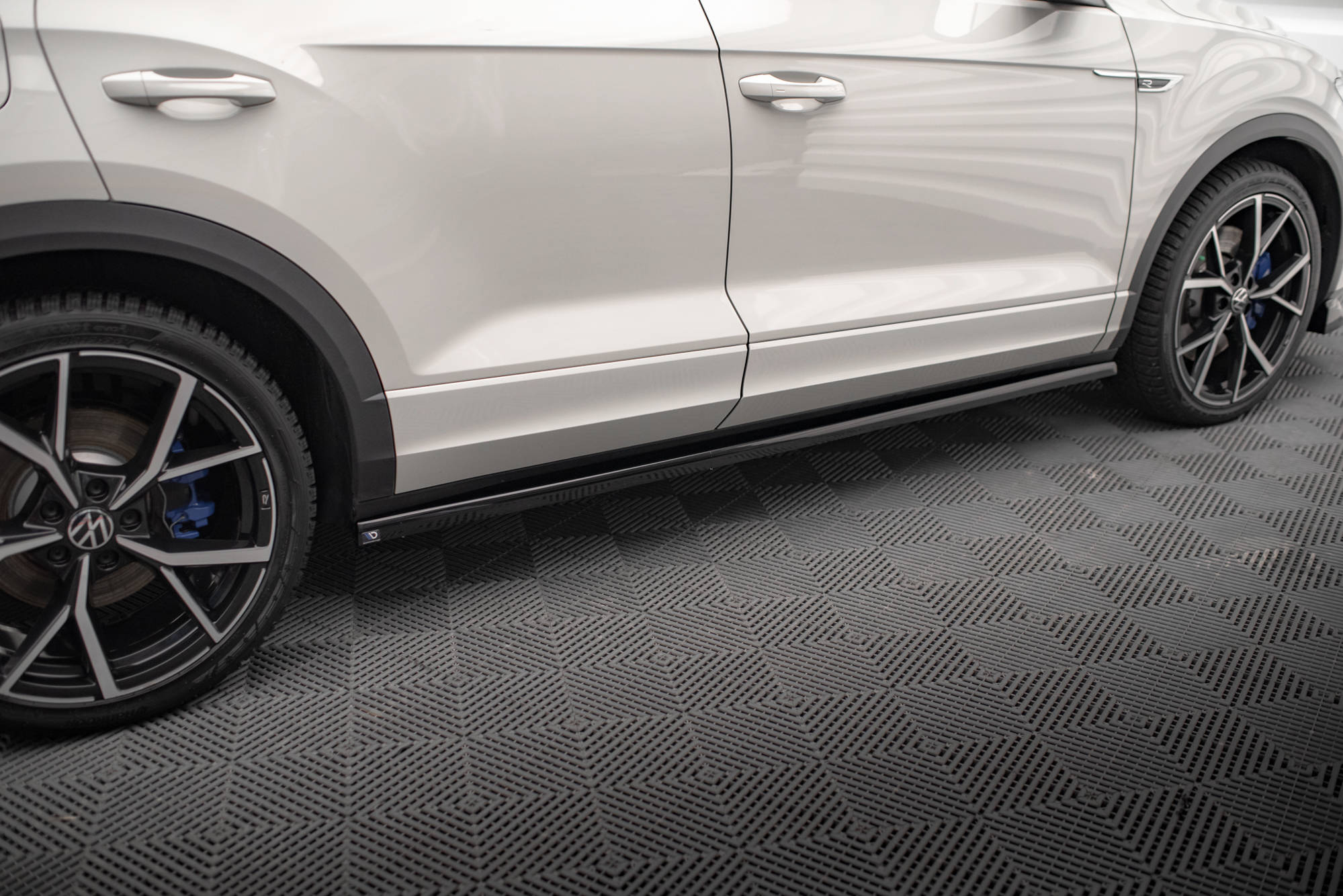 Side Skirts Diffusers Volkswagen T-Roc R / R-Line Mk1 - Image 2