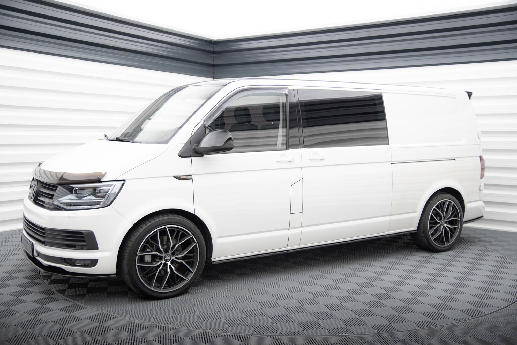 Side Skirts Diffusers Volkswagen T6.1 Long - Image 2