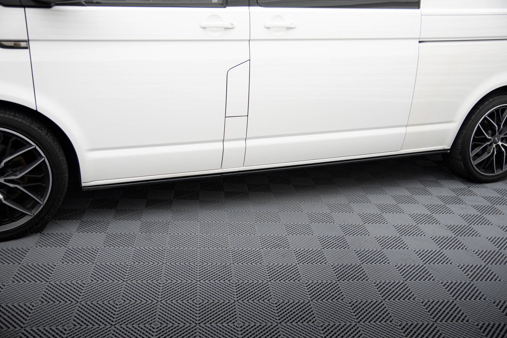 Side Skirts Diffusers Volkswagen T6.1 Long