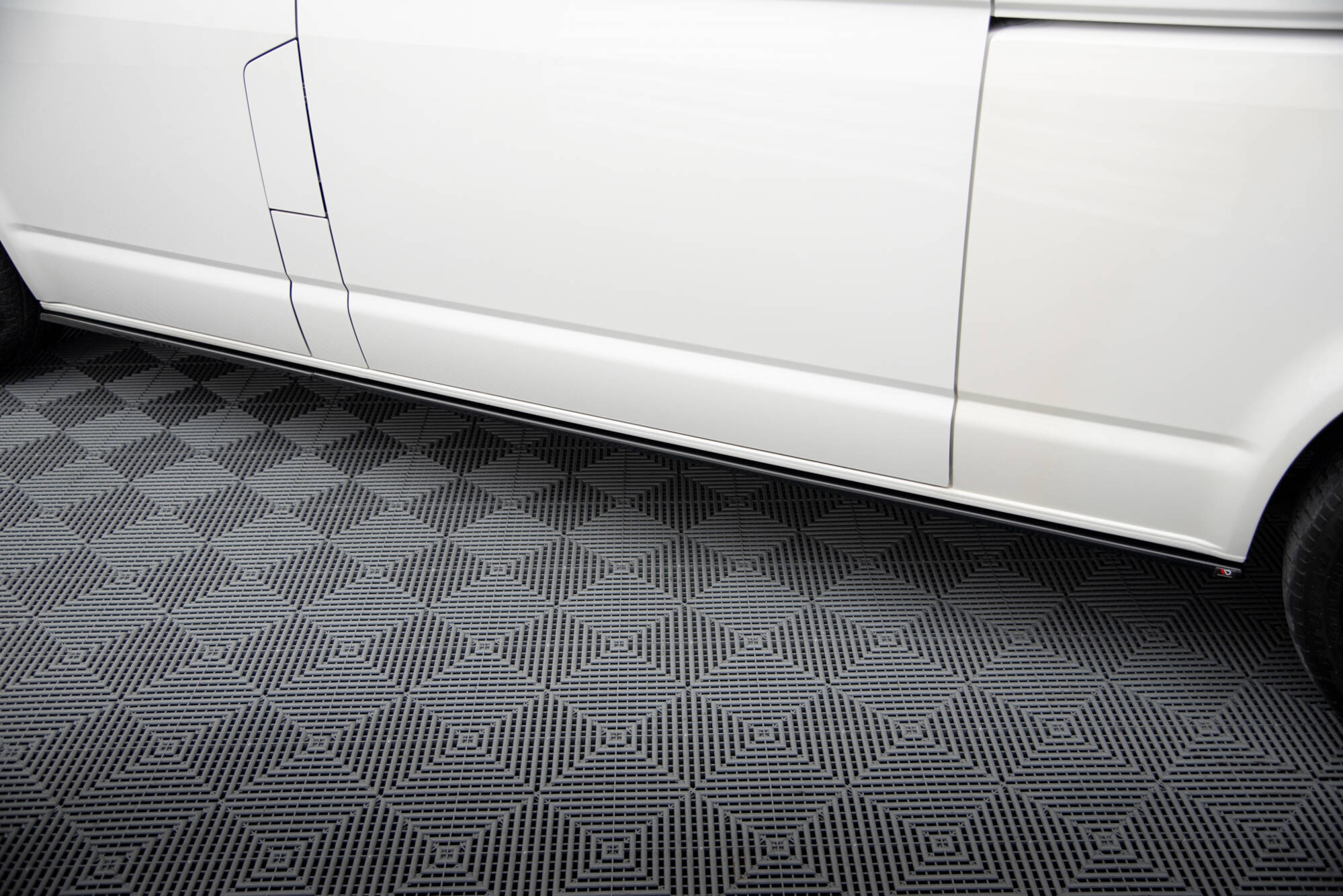 Side Skirts Diffusers Volkswagen T6.1 Long - Image 3