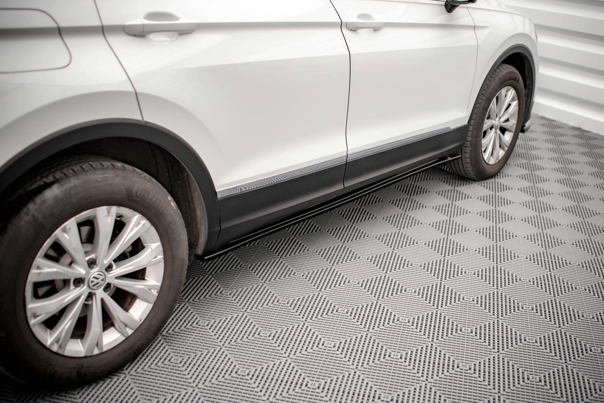 Side Skirts Diffusers Volkswagen Tiguan Mk2 - Image 2