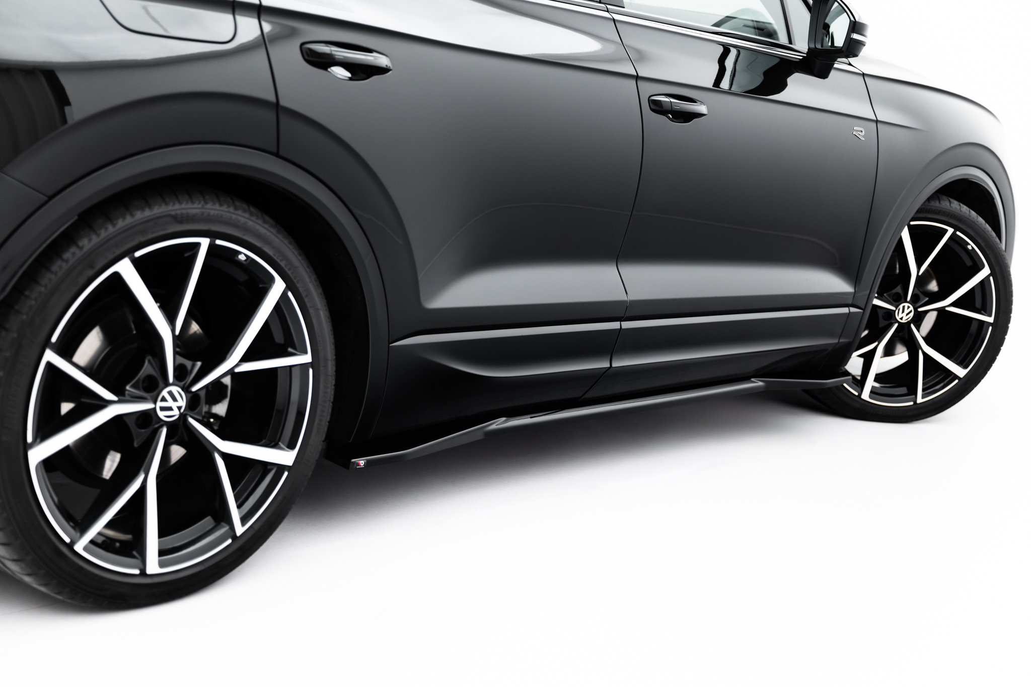 Side Skirts Diffusers Volkswagen Touareg R-Line Mk3 Facelift - Image 3