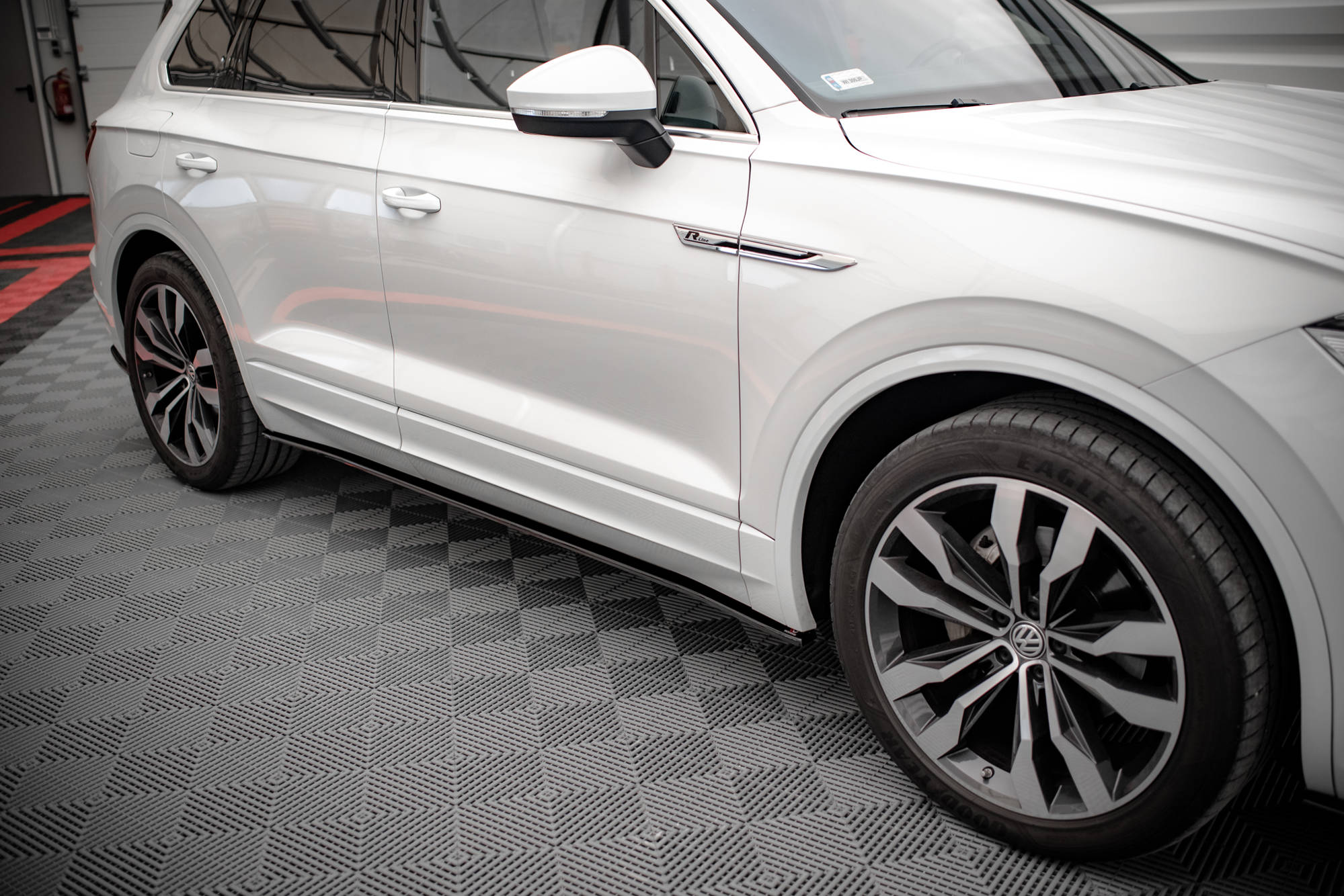 Side Skirts Diffusers Volkswagen Touareg R-line Mk3 - Image 2