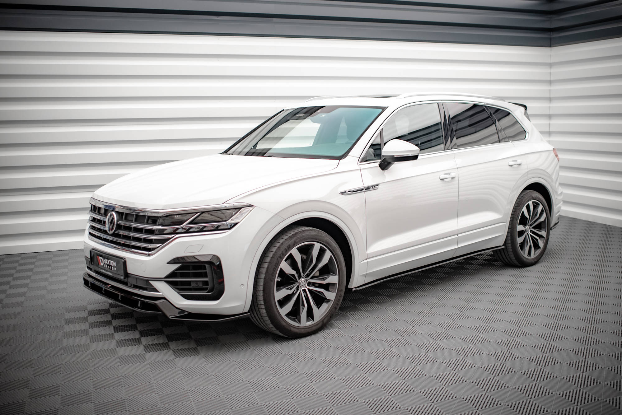 Side Skirts Diffusers Volkswagen Touareg R-line Mk3 - Image 3