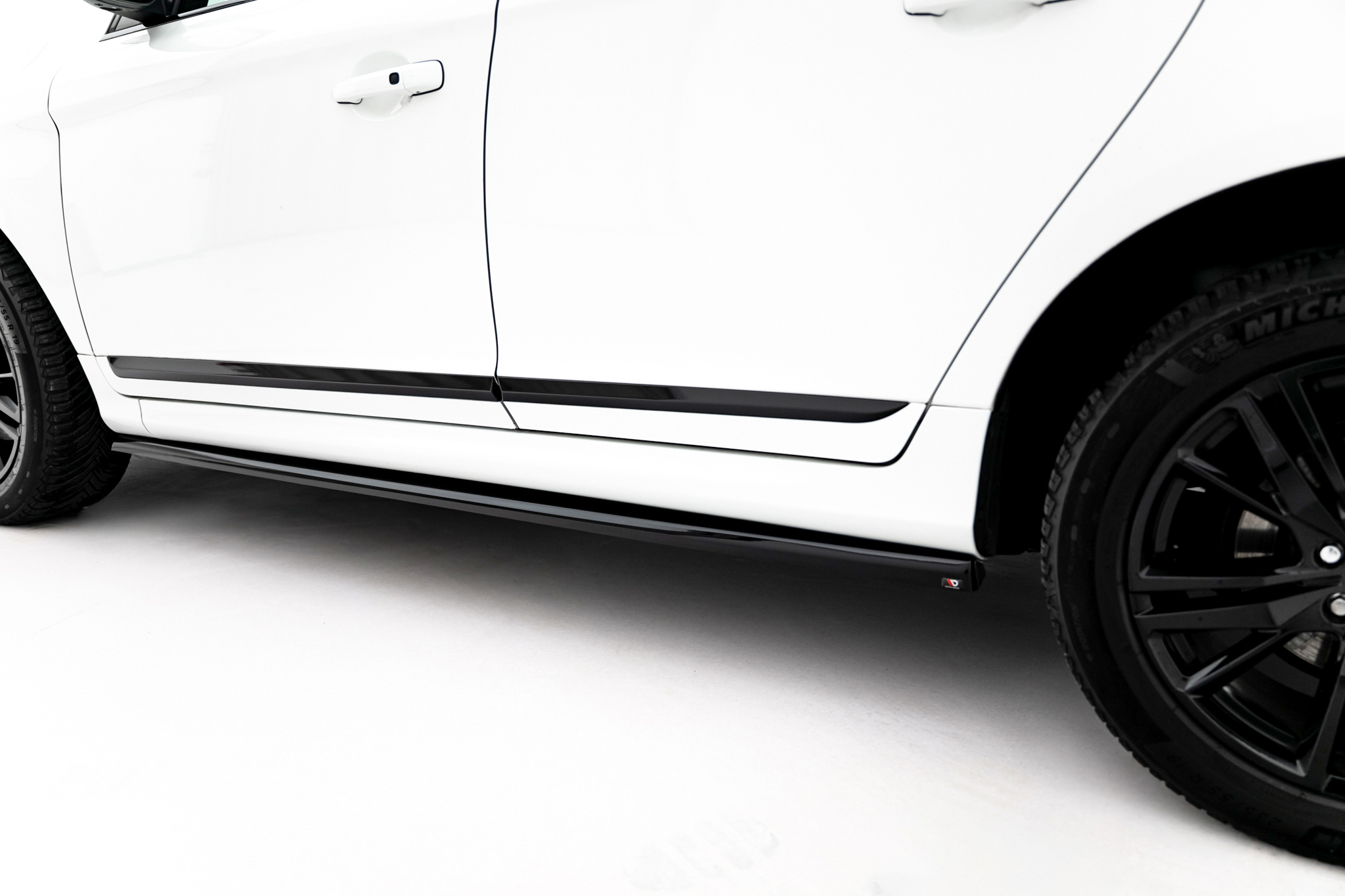 Side Skirts Diffusers Volvo XC60 Mk1 Facelift - Image 2