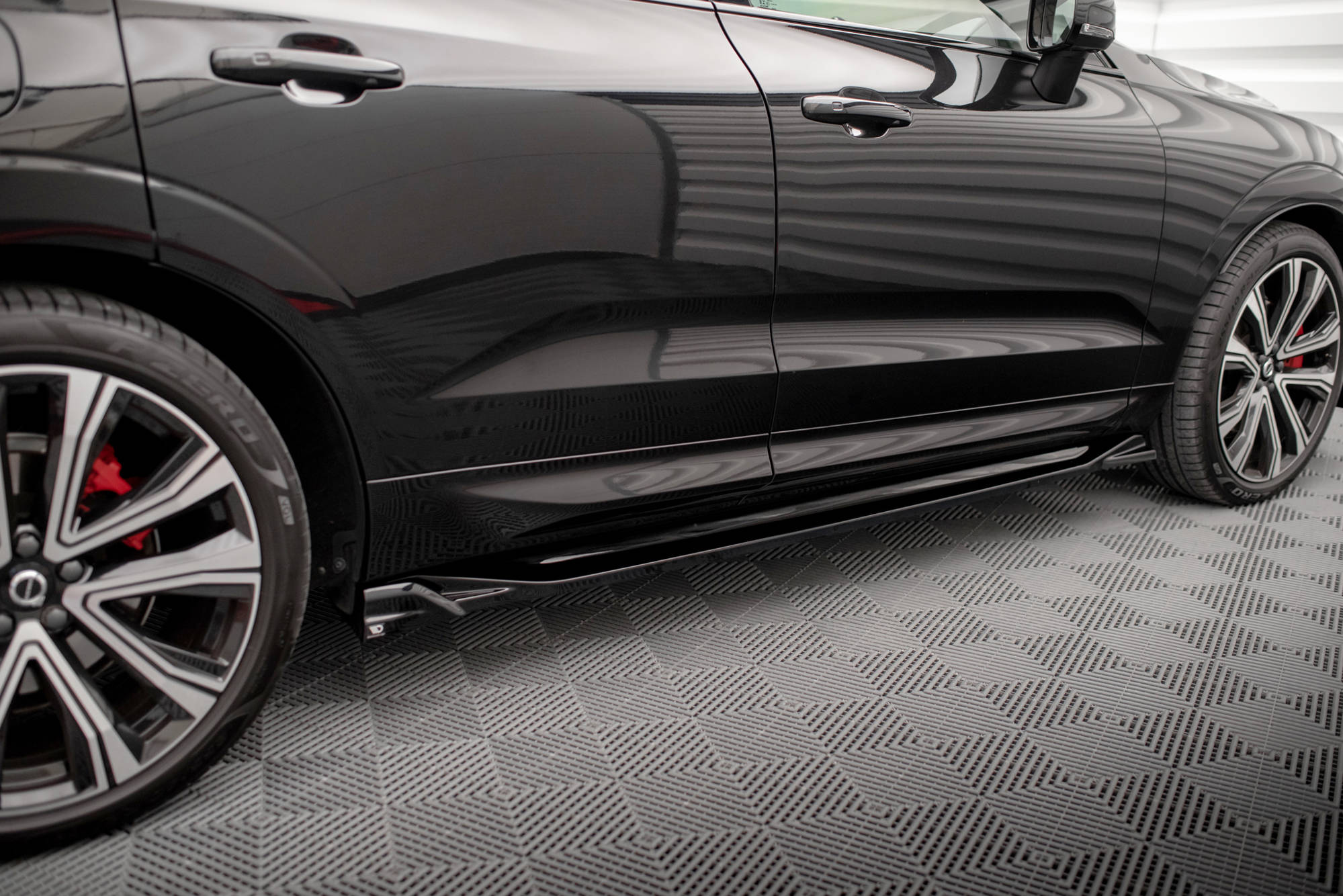 Side Skirts Diffusers Volvo XC60 R-Design Mk2 Facelift - Image 2